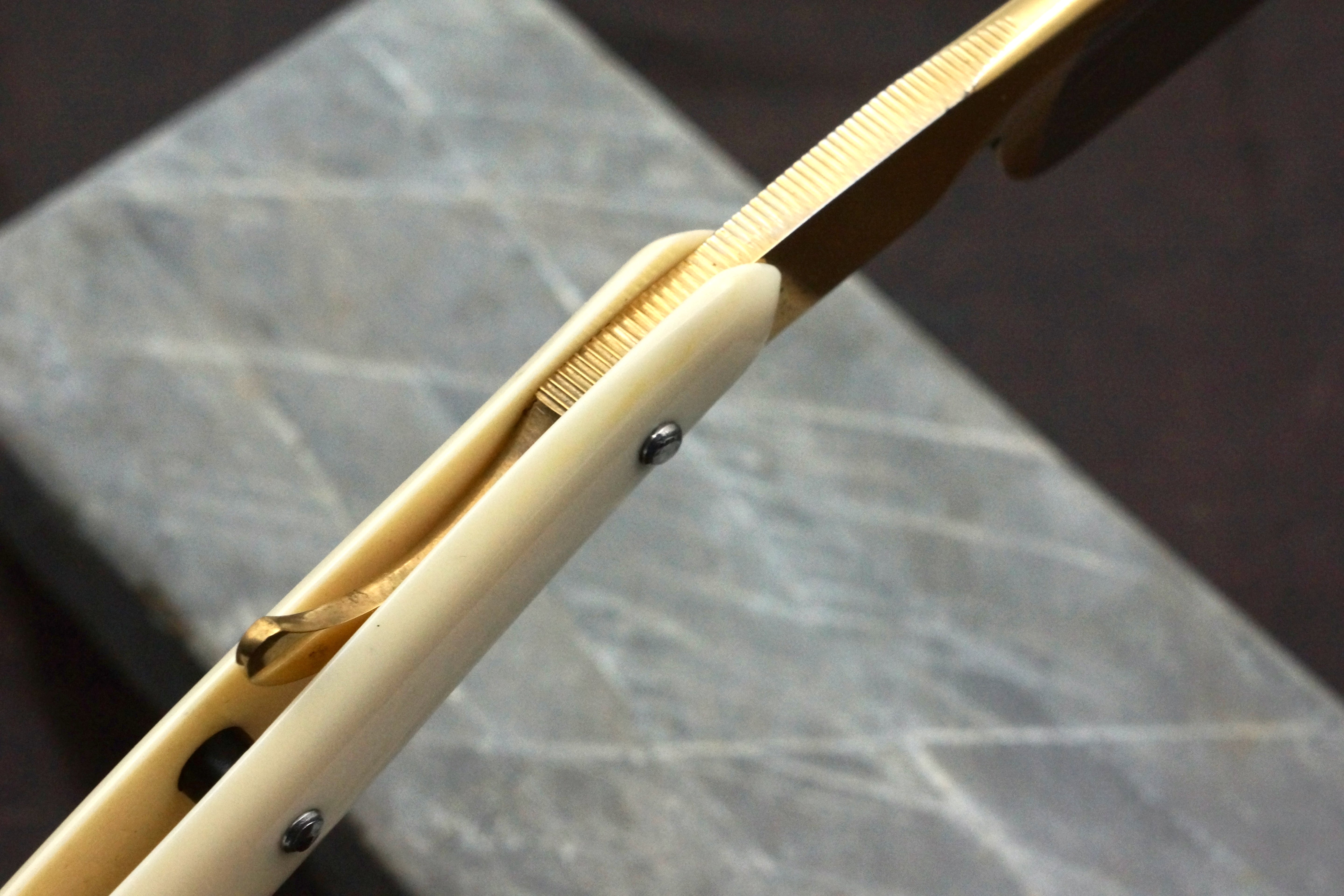 Hüsgen & Ern - Near Pristine Fancy 6/8 Blade - Vintage Solingen Straight Razor - Shave Ready