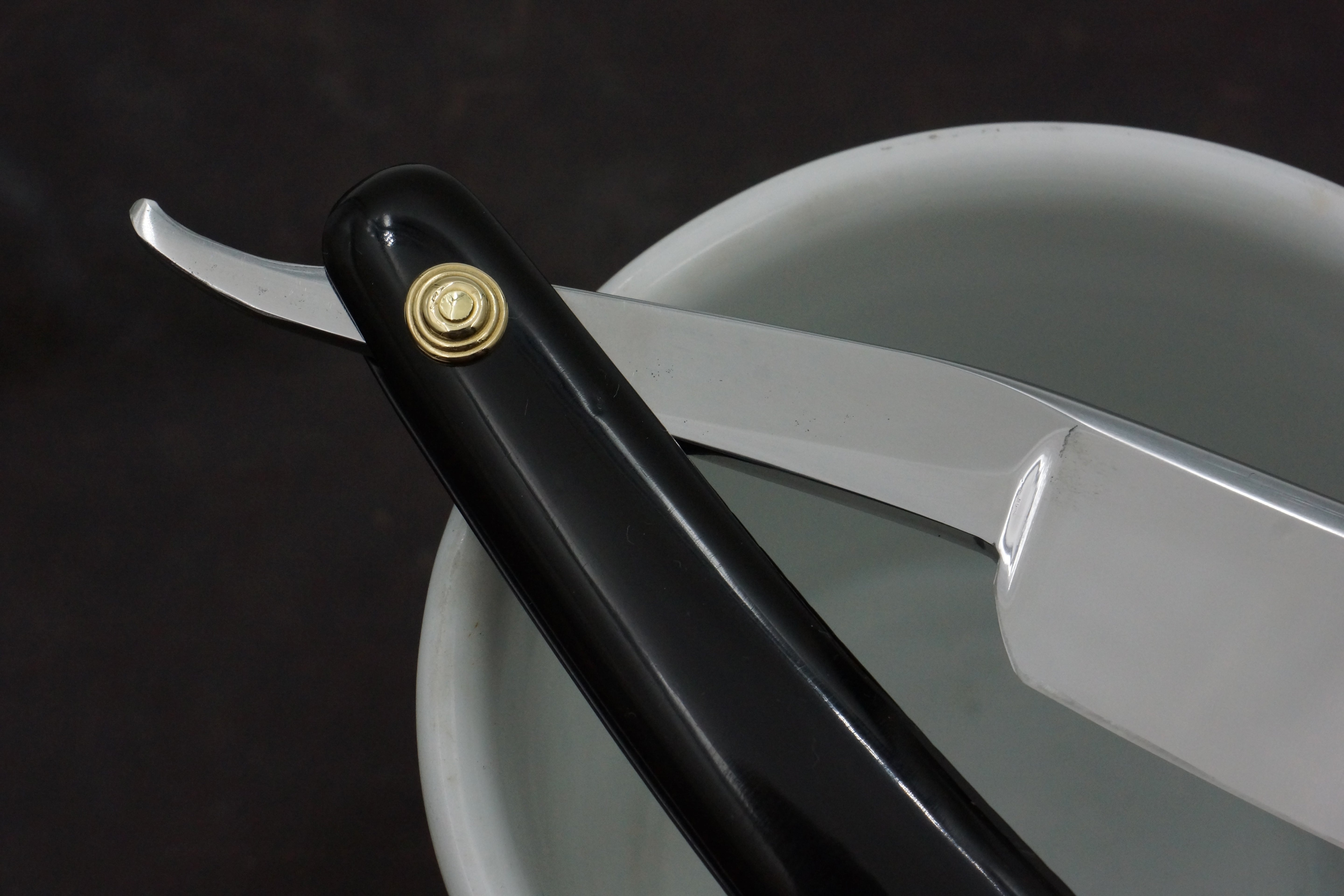 Ashton & Jackson "Improved Silver Steel - 15/16" Blade with New Horn Scales - Restored Sheffield Straight Razor - Shave Ready