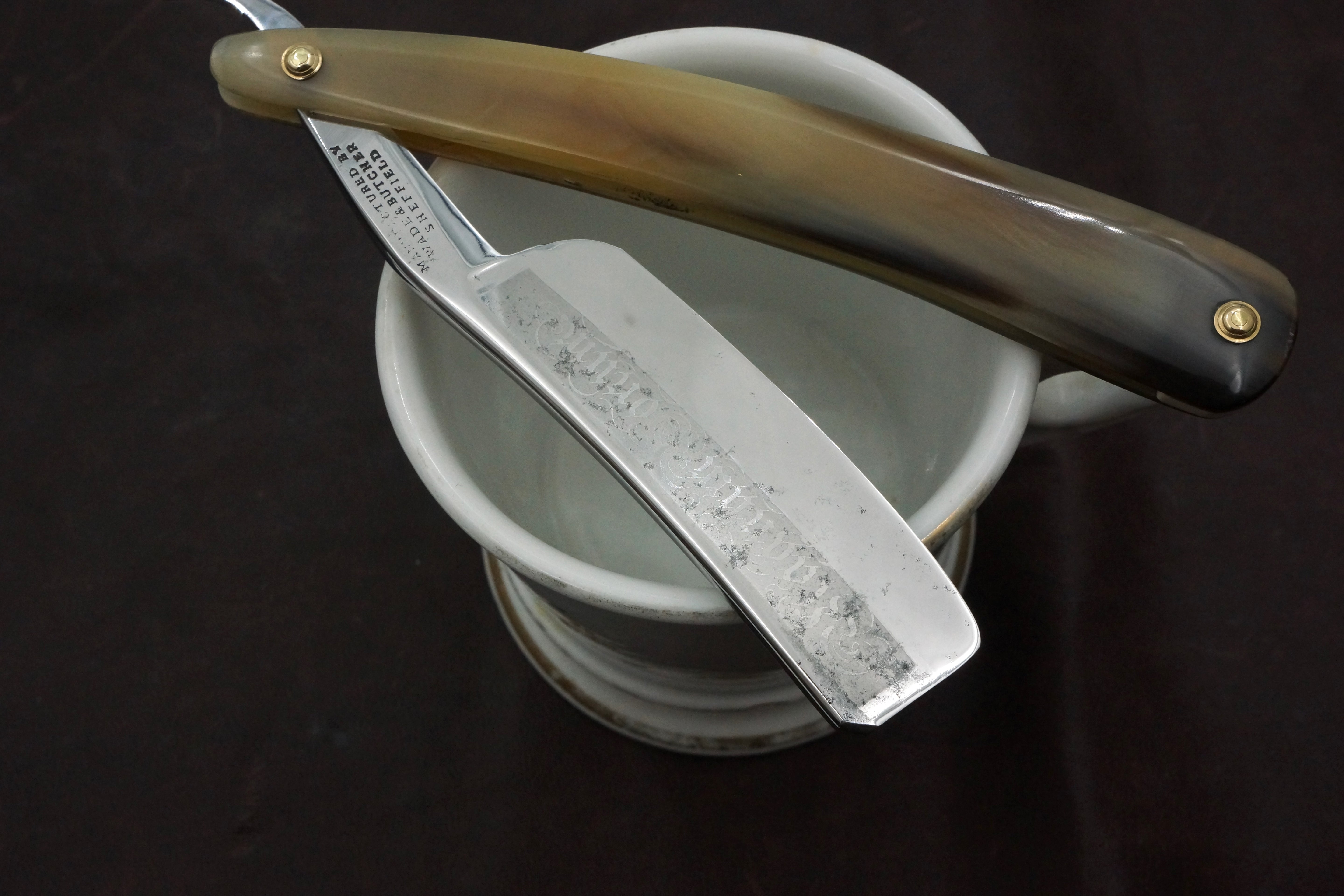 Wade & Butcher "Magnum Bonum" - 15/16" Blade with New Horn Scales - Restored Sheffield Straight Razor - Shave Ready