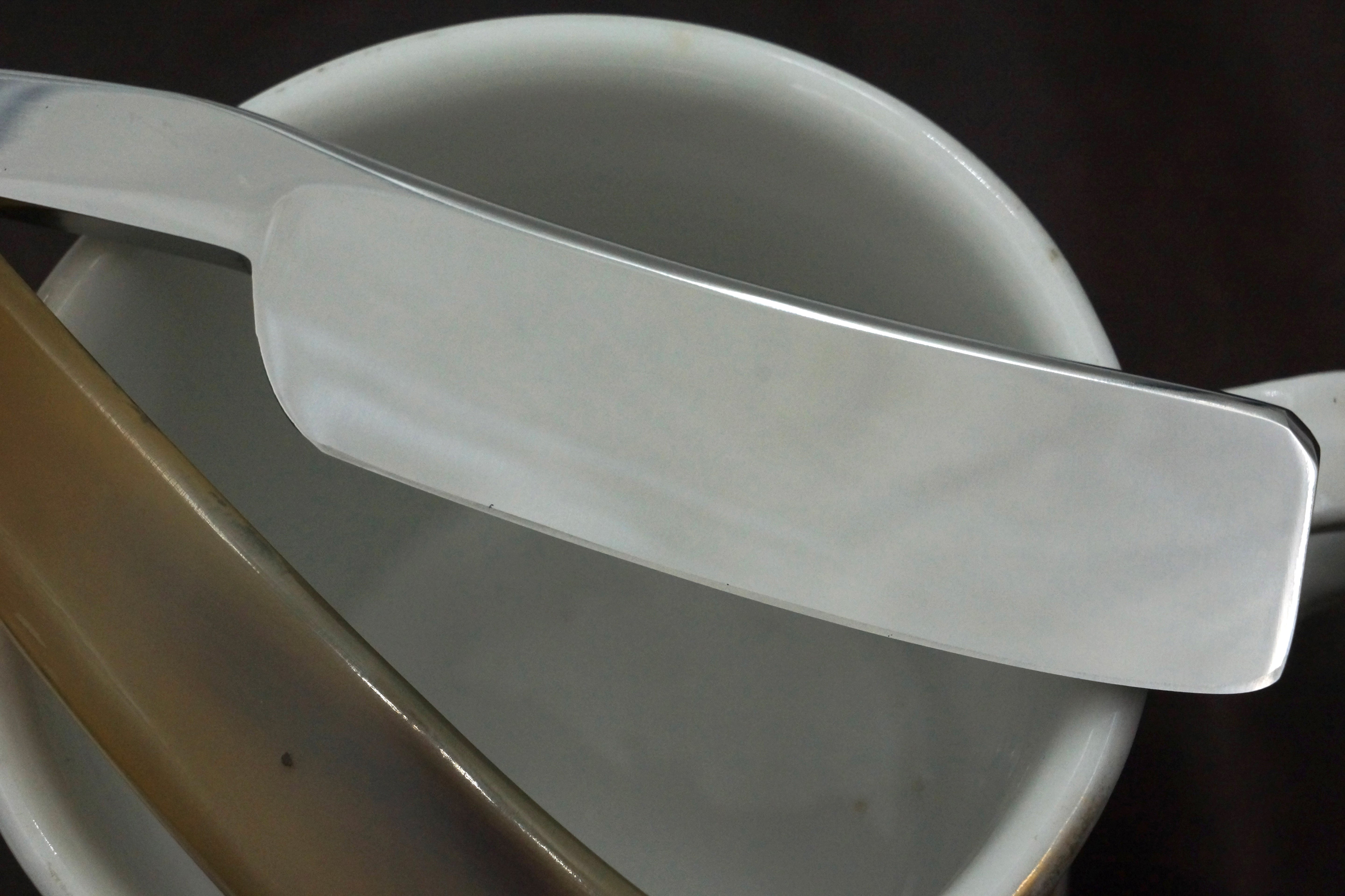 Wade & Butcher "Magnum Bonum" - 15/16" Blade with New Horn Scales - Restored Sheffield Straight Razor - Shave Ready