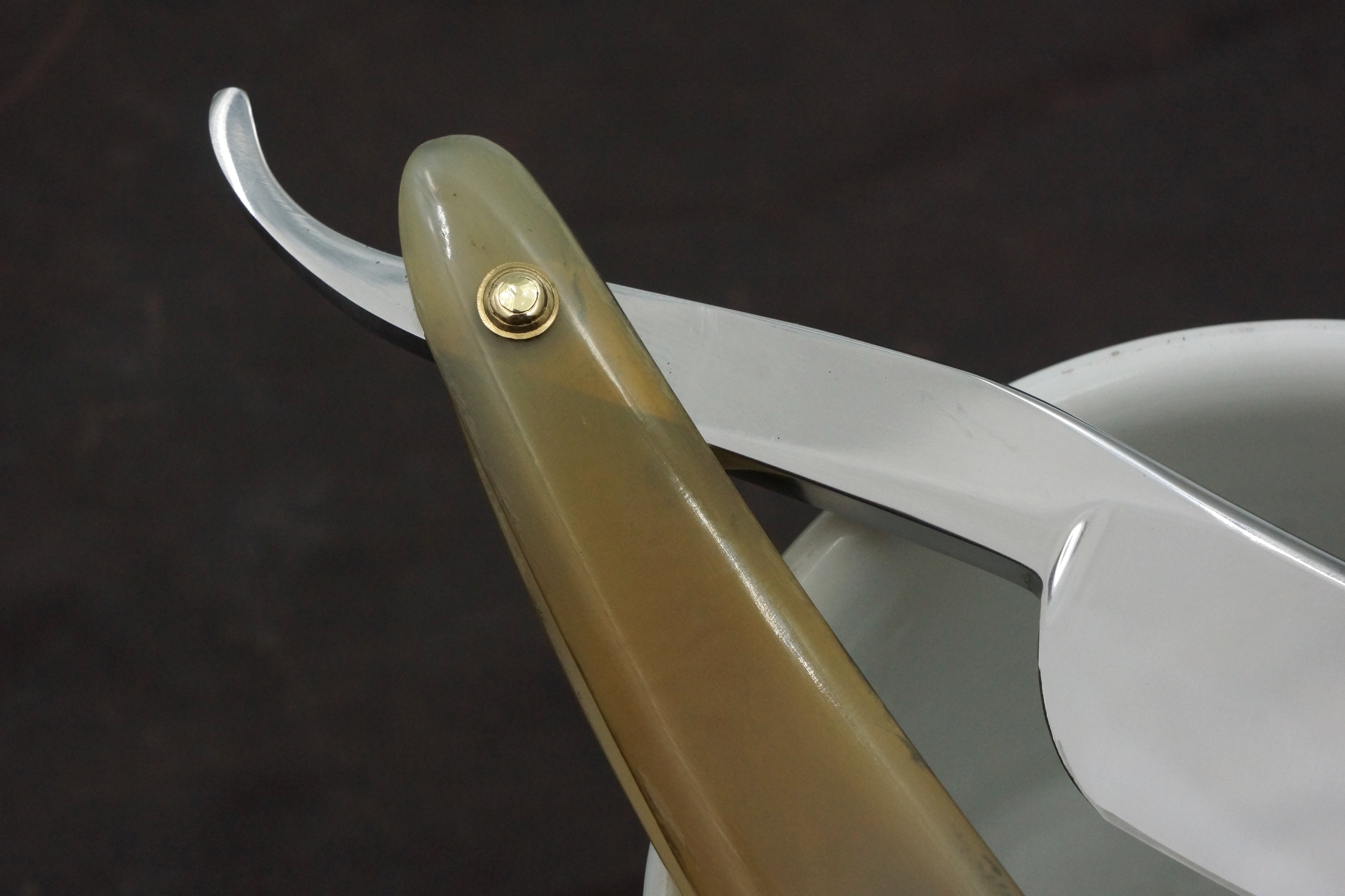 Wade & Butcher "Magnum Bonum" - 15/16" Blade with New Horn Scales - Restored Sheffield Straight Razor - Shave Ready