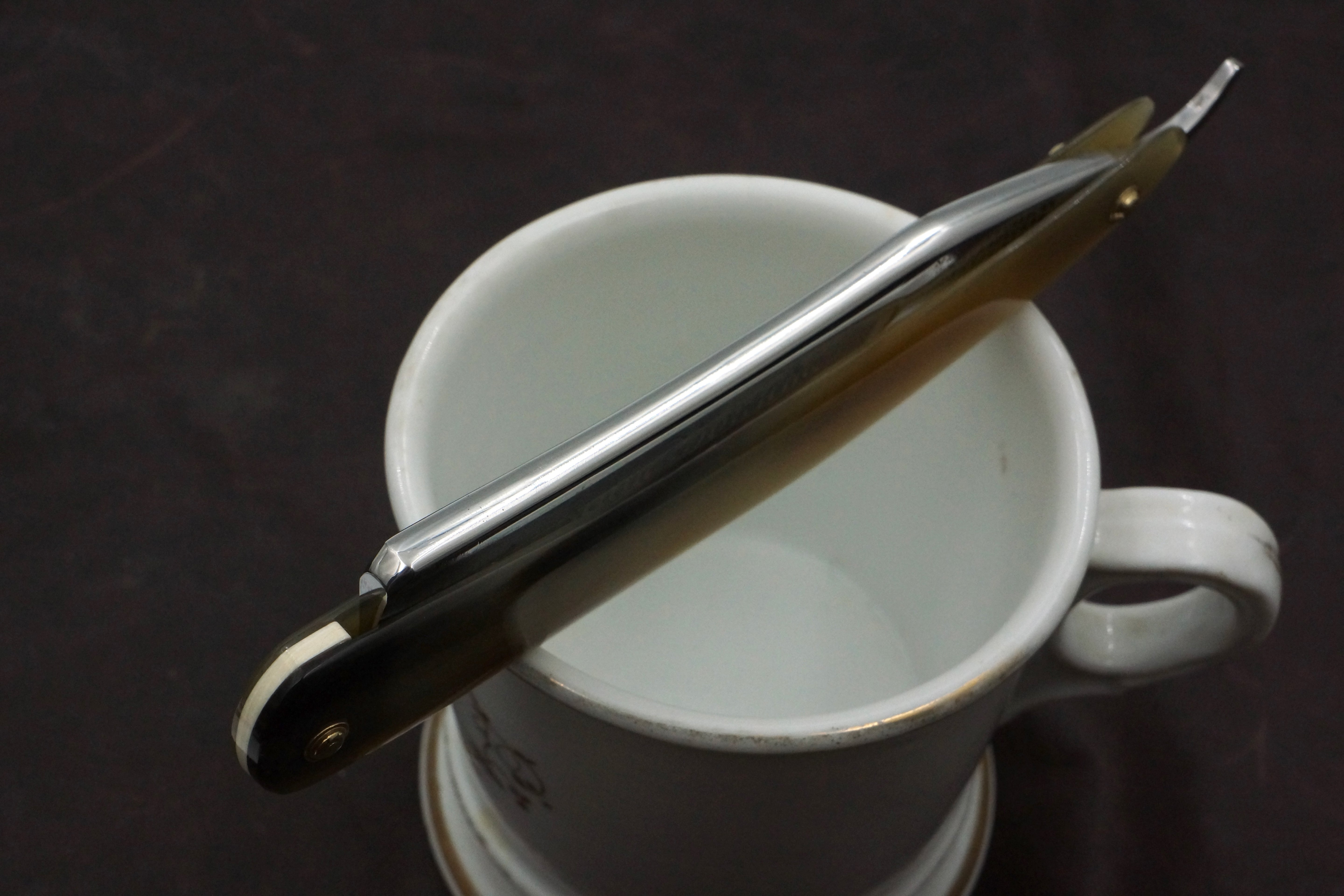 Wade & Butcher "Magnum Bonum" - 15/16" Blade with New Horn Scales - Restored Sheffield Straight Razor - Shave Ready