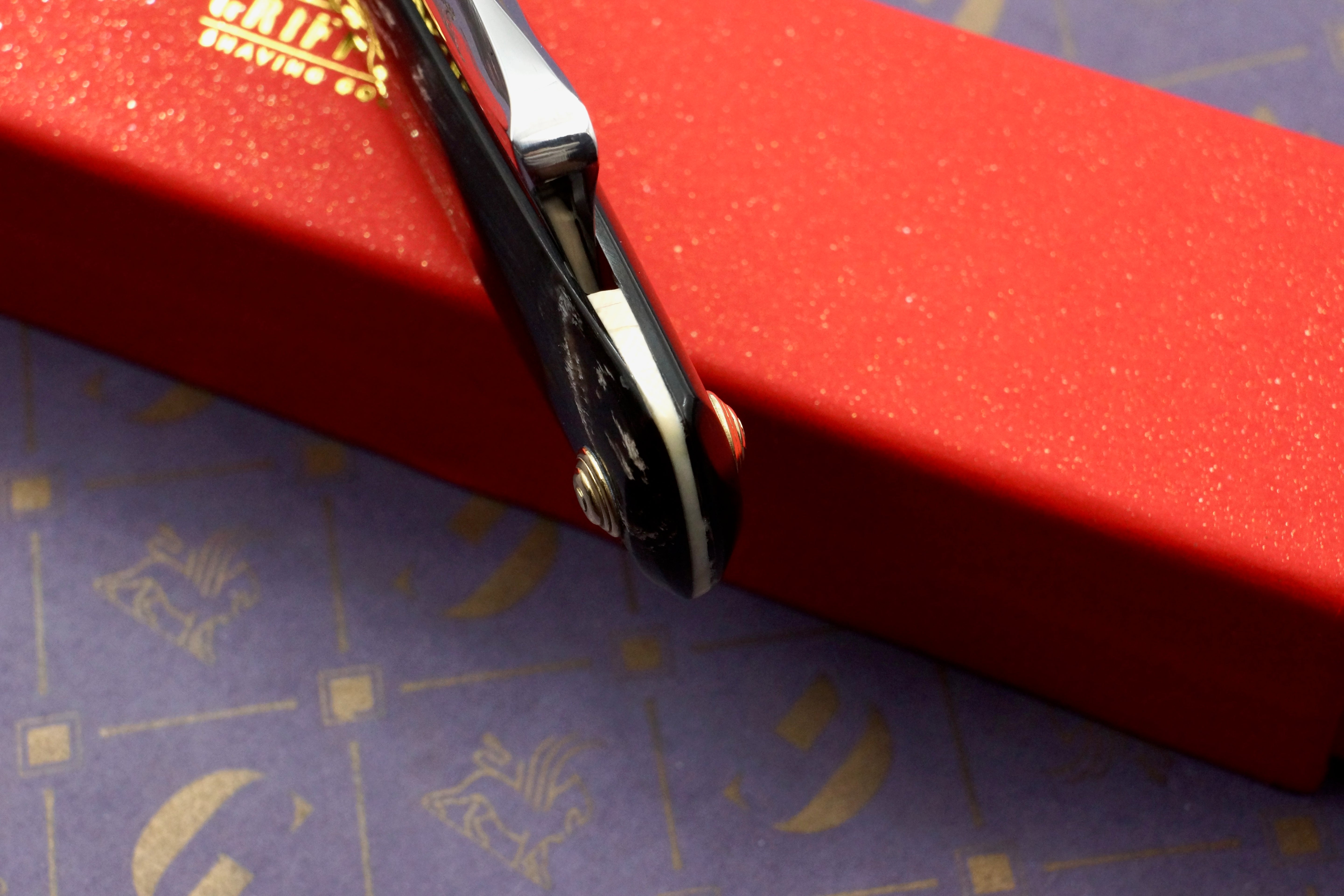 Griffith 1084 Steel 17/16 Quarter Hollow Fancy Blade - Horn Scales Artisan Straight Razor