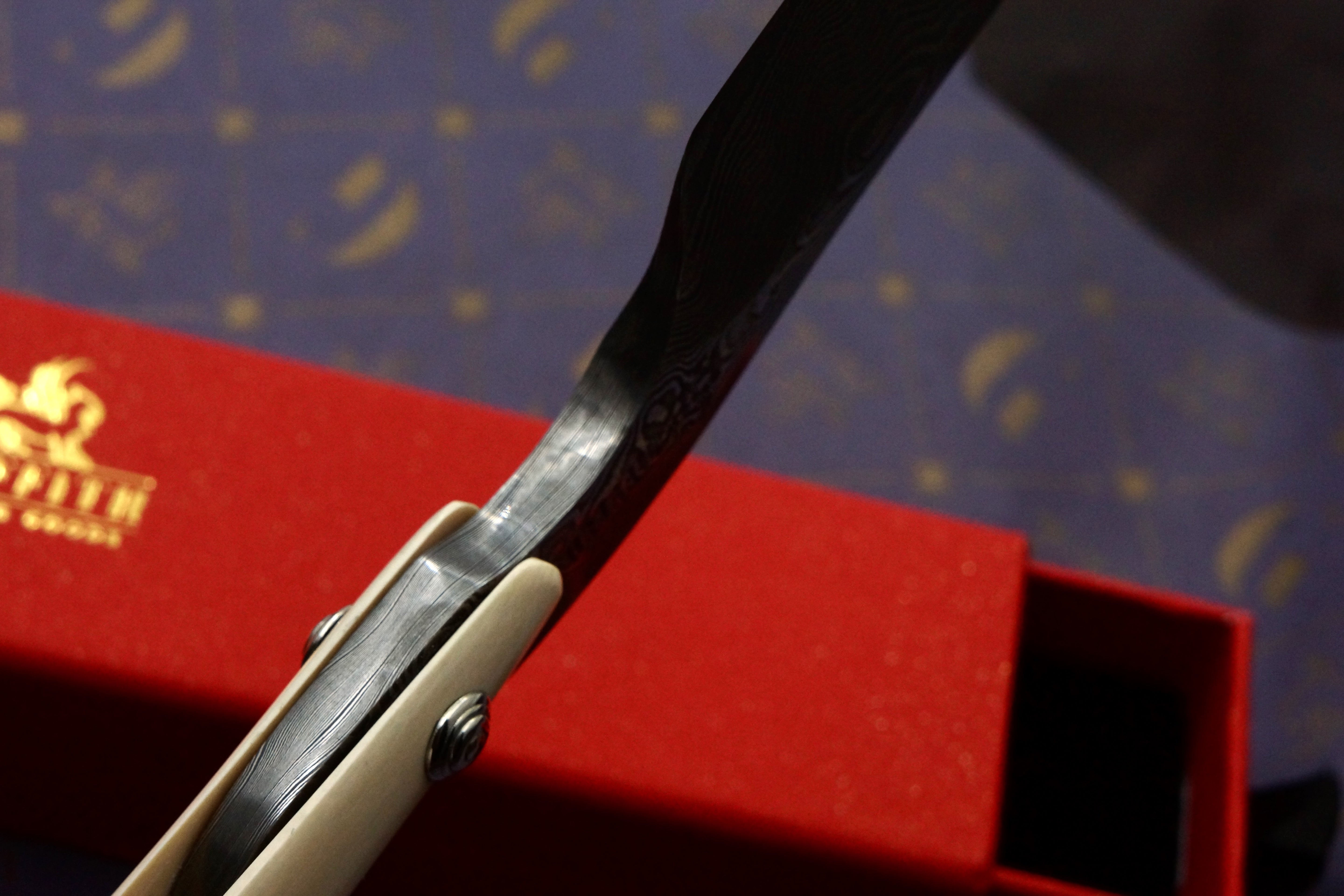 Griffith 9/8 Damascus Quarter Hollow - Mammoth Ivory Scales Artisan Straight Razor