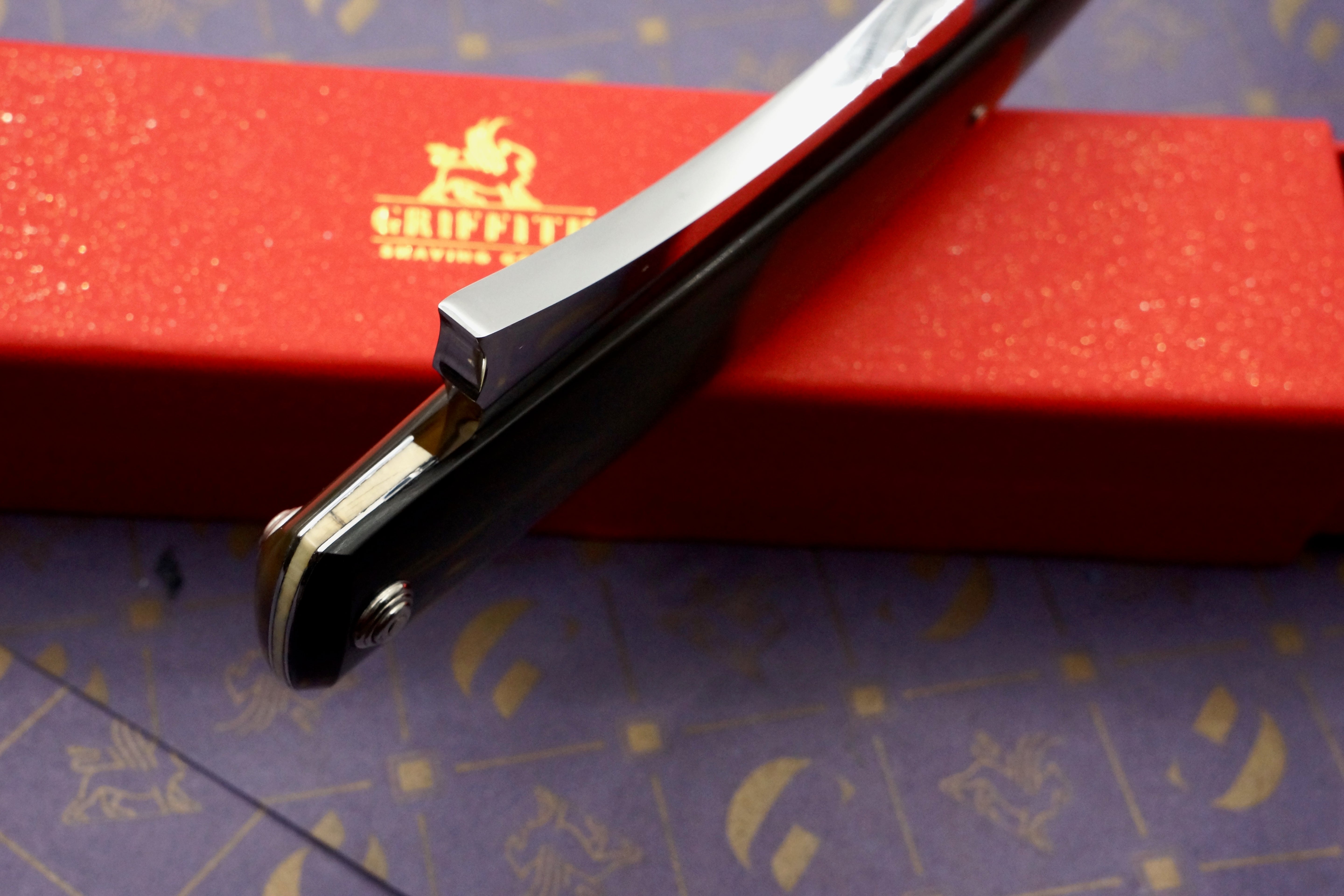 Griffith 1084 Steel 9/8 Quarter Hollow Fancy Blade - Horn Scales Artisan Straight Razor