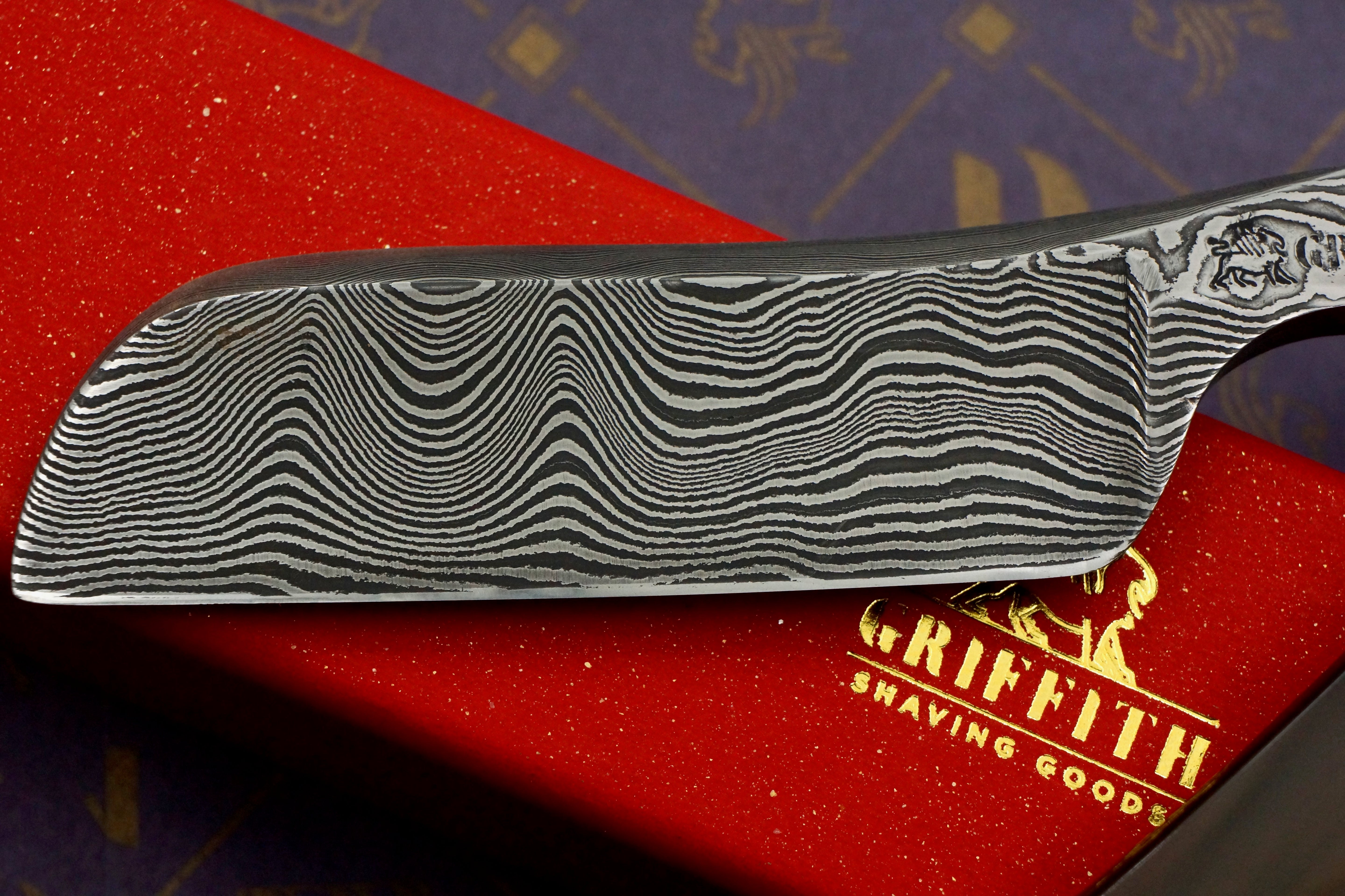 Griffith 8/8 Damascus Quarter Hollow - Horn Scales Artisan Straight Razor
