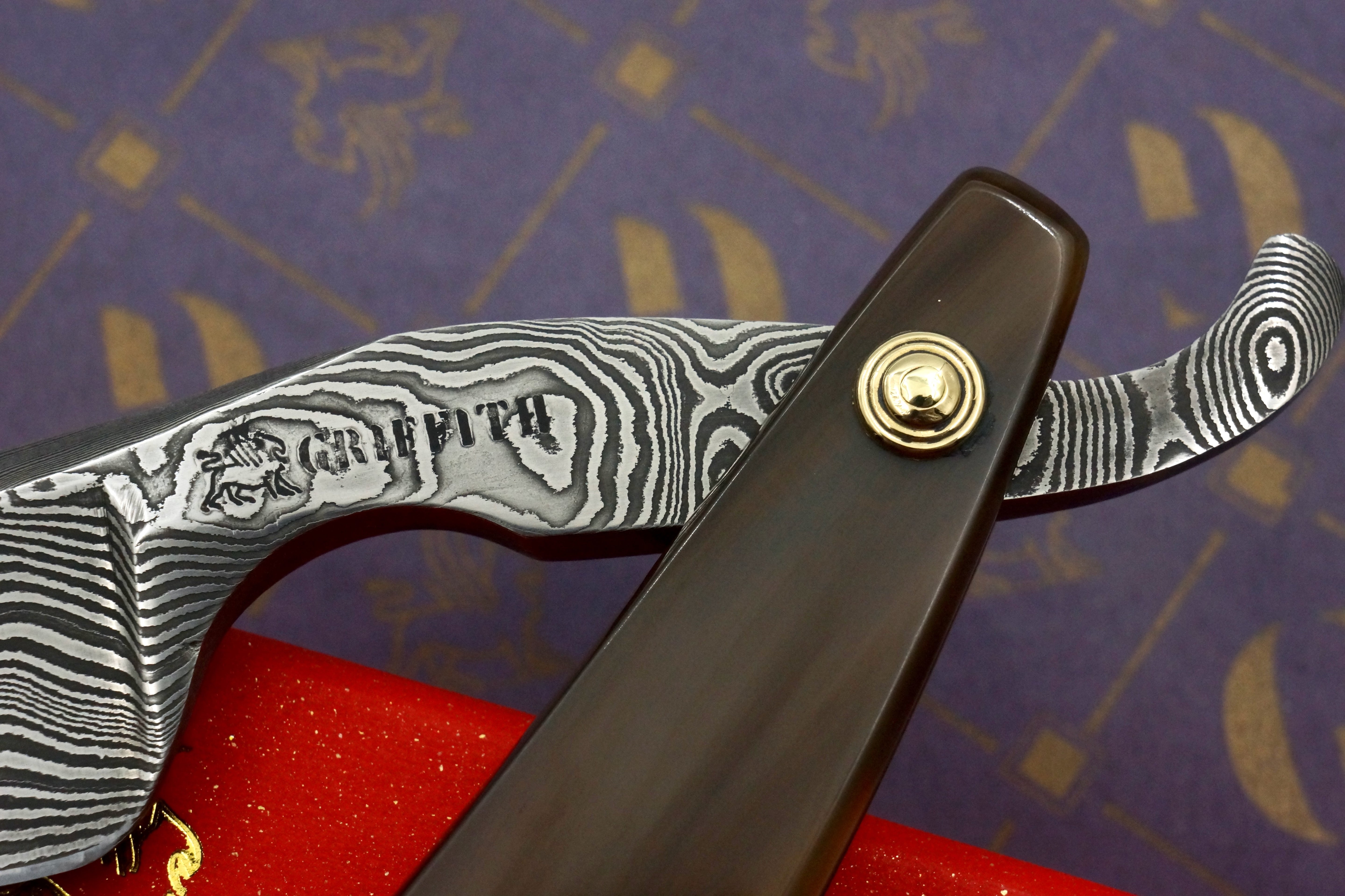 Griffith 8/8 Damascus Quarter Hollow - Horn Scales Artisan Straight Razor