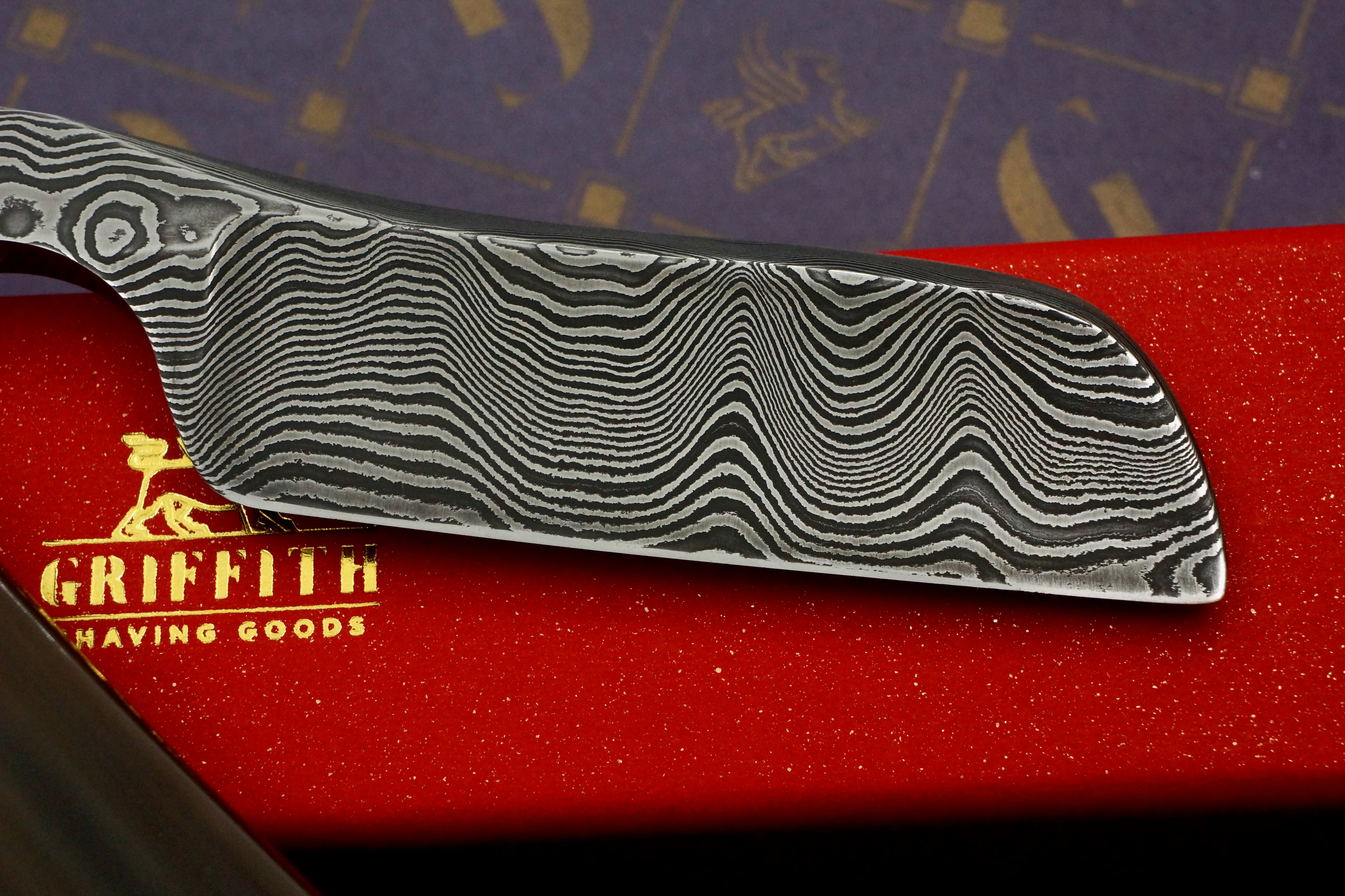 Griffith 8/8 Damascus Quarter Hollow - Horn Scales Artisan Straight Razor