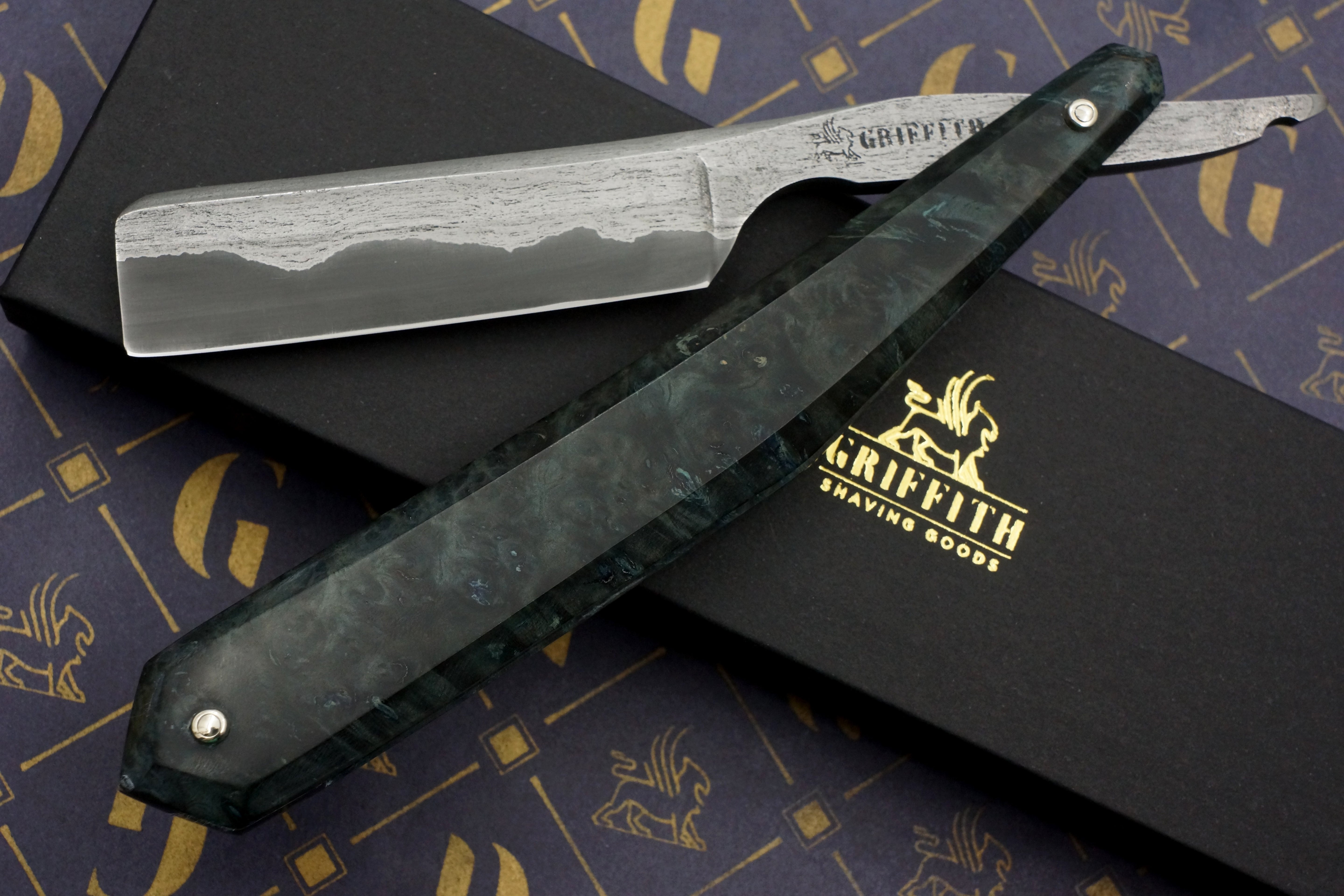 Griffith 6/8 Antique Wrought Iron & Steel San Mai Quarter Hollow - Burl Scales Artisan Straight Razor