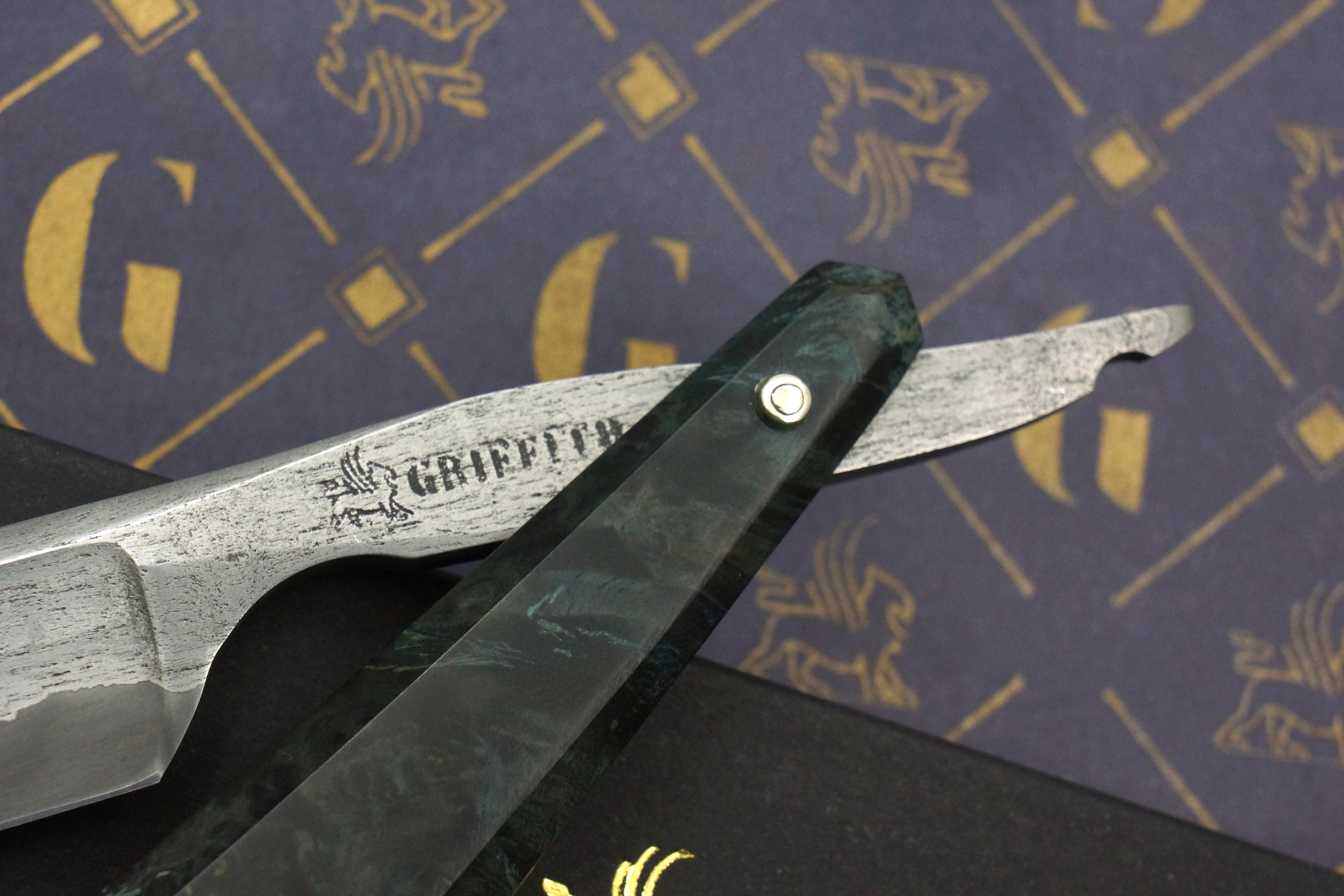 Griffith 6/8 Antique Wrought Iron & Steel San Mai Quarter Hollow - Burl Scales Artisan Straight Razor