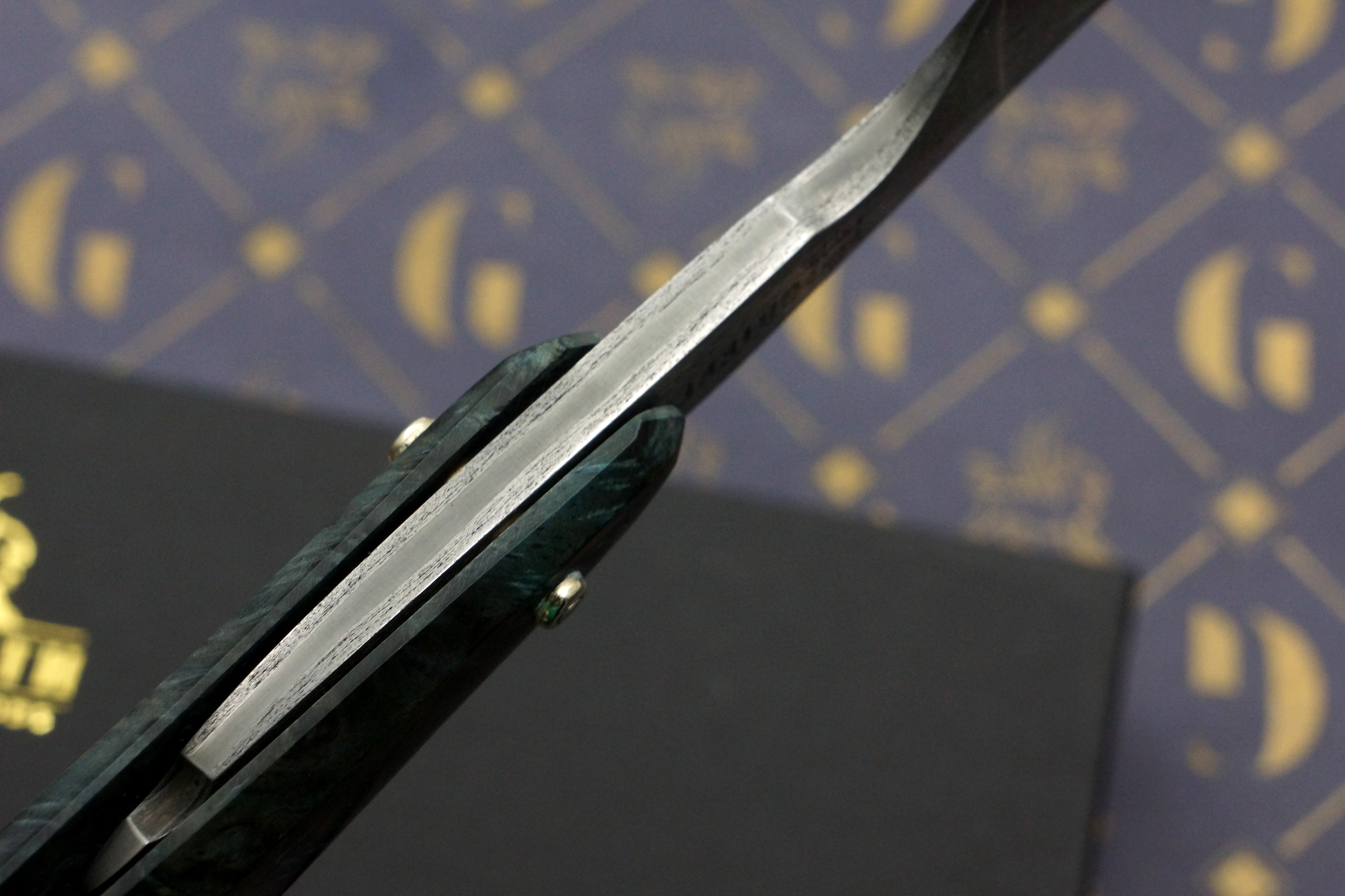 Griffith 6/8 Antique Wrought Iron & Steel San Mai Quarter Hollow - Burl Scales Artisan Straight Razor