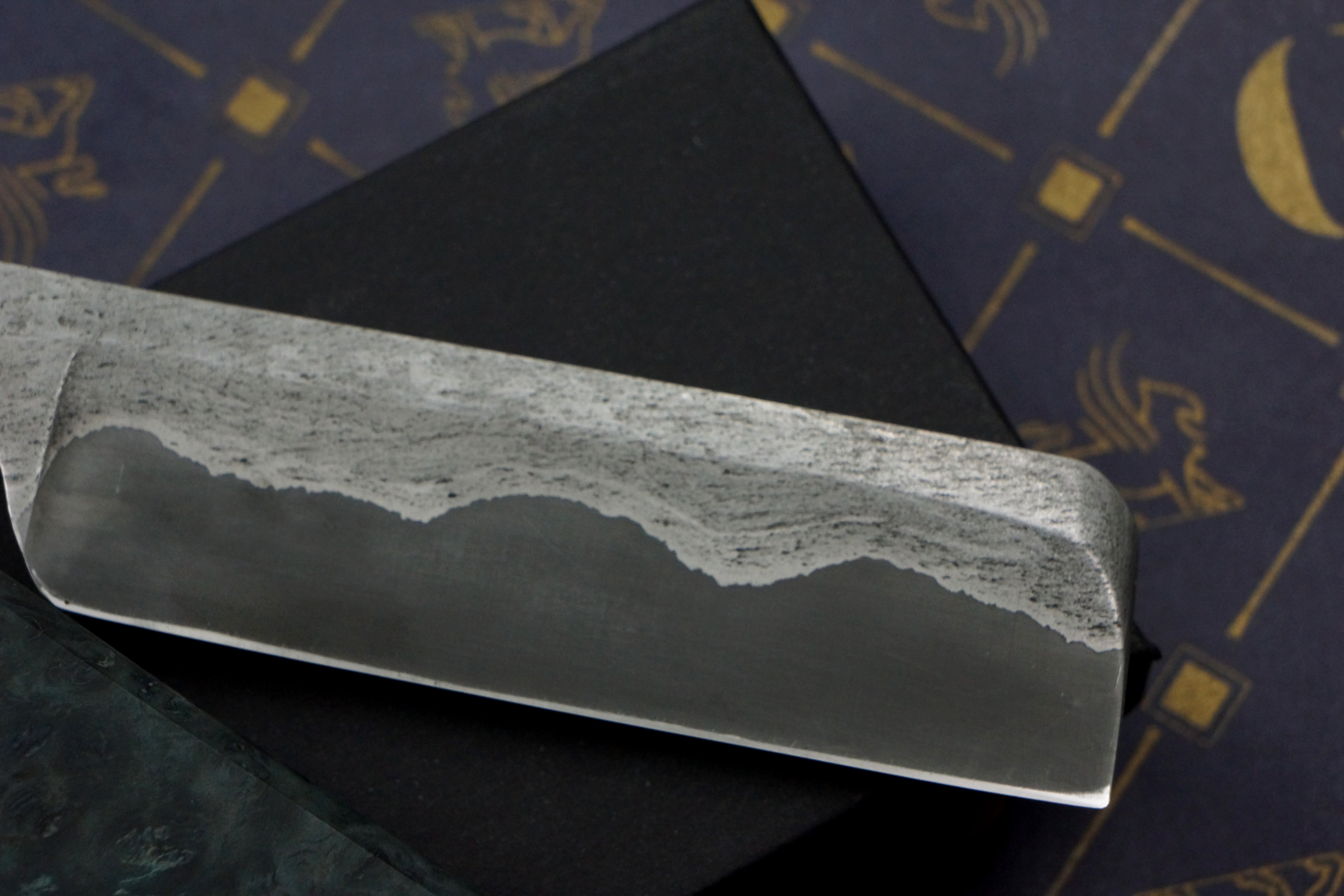 Griffith 7/8 Antique Wrought Iron & Steel San Mai Quarter Hollow - Burl Scales Artisan Straight Razor