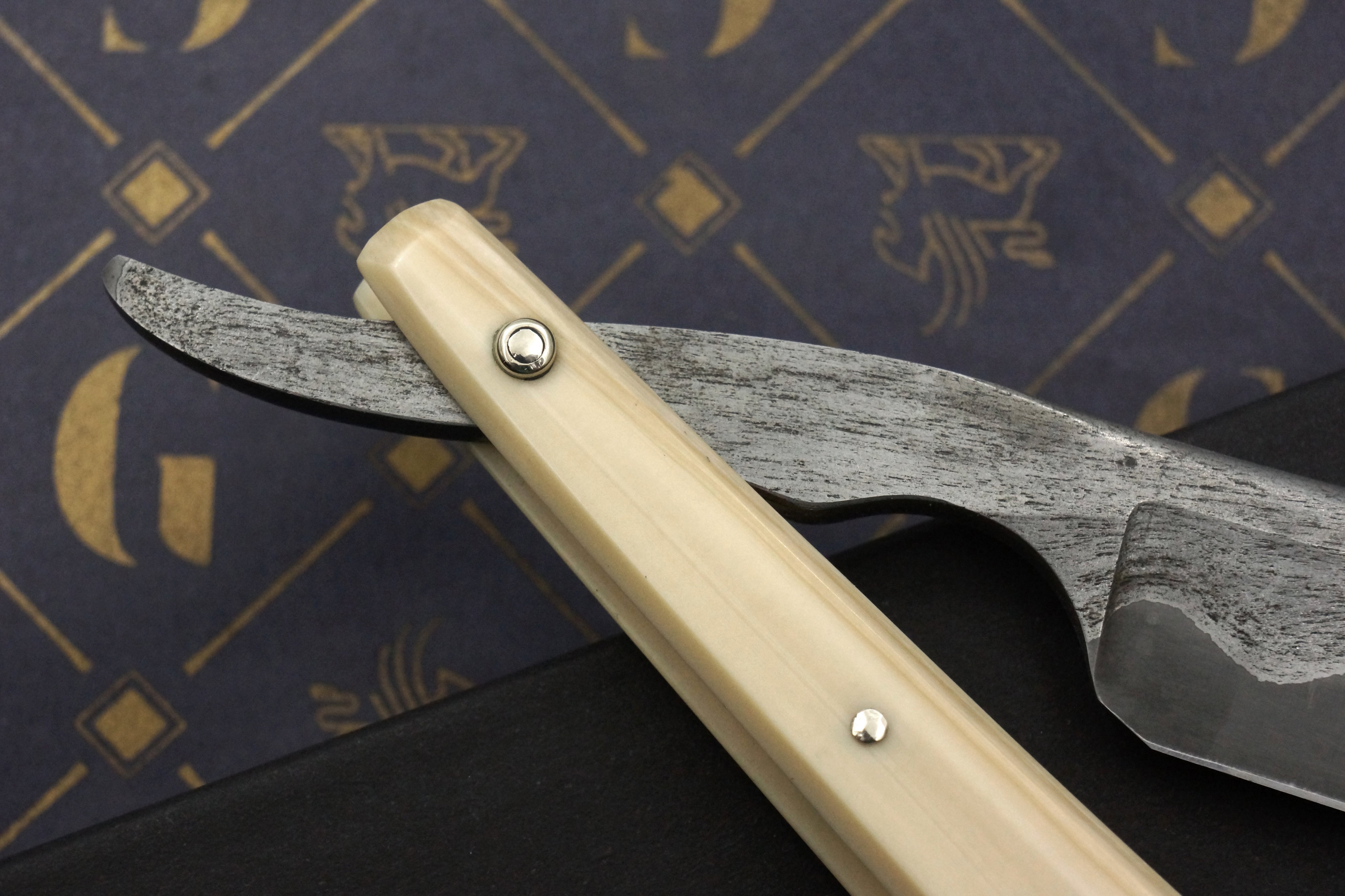 Griffith 6/8 Antique Wrought Iron & Steel San Mai Quarter Hollow - Mammoth Ivory Scales Artisan Straight Razor