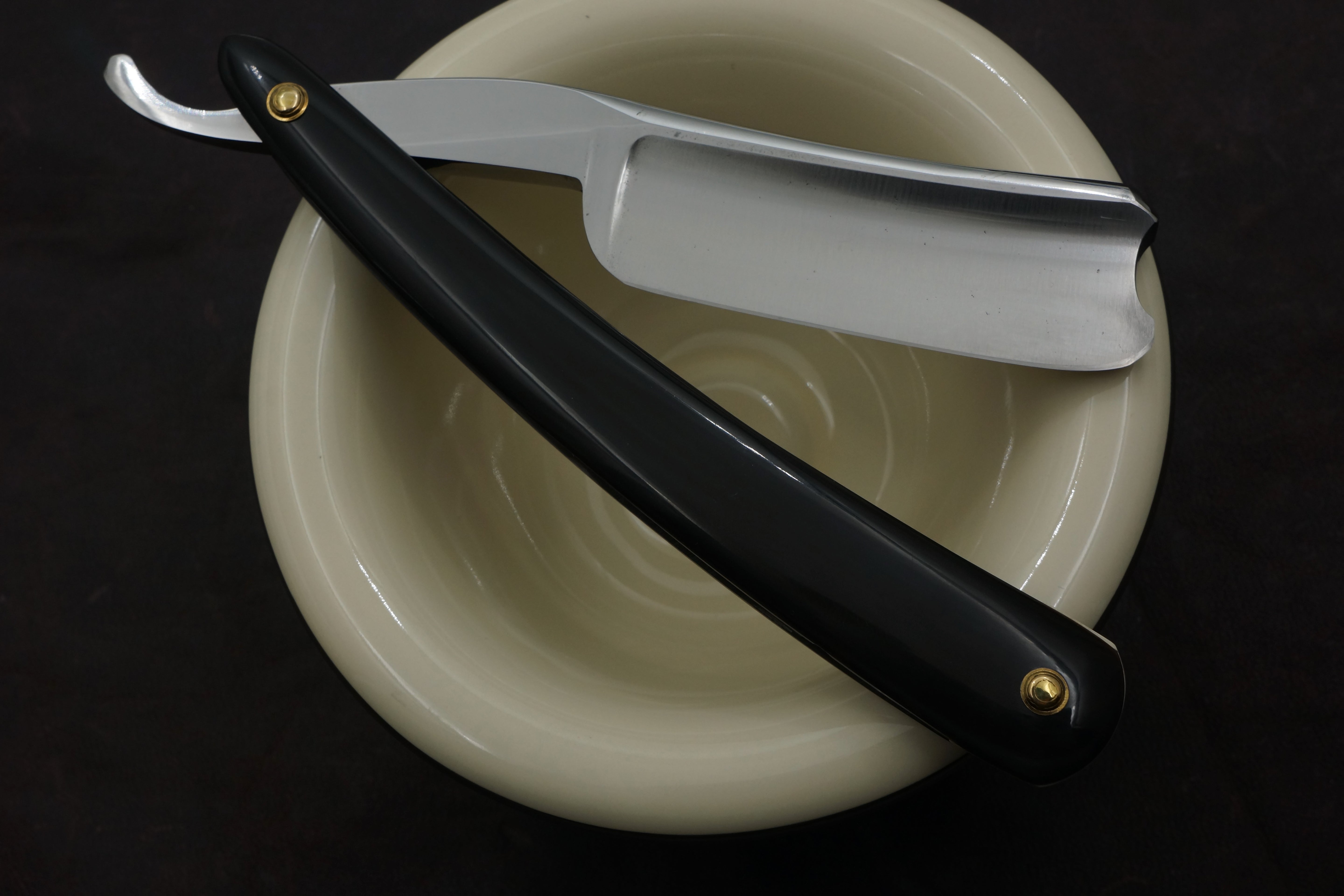Wade & Butcher "Celebrated Hollow Ground for Barbers Use" 1" Blade with New Horn Scales Sheffield Straight Razor - Shave Ready
