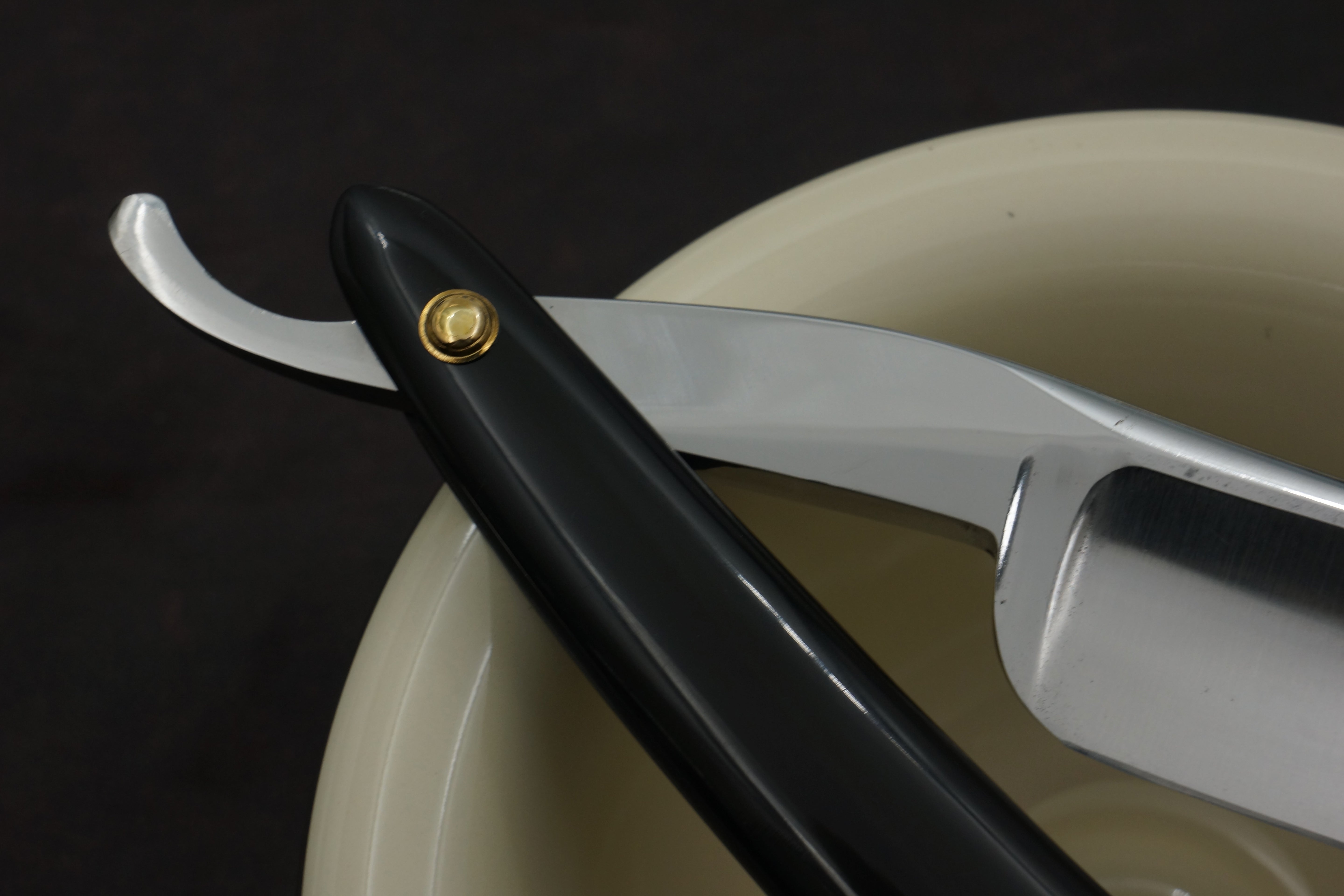Wade & Butcher "Celebrated Hollow Ground for Barbers Use" 1" Blade with New Horn Scales Sheffield Straight Razor - Shave Ready