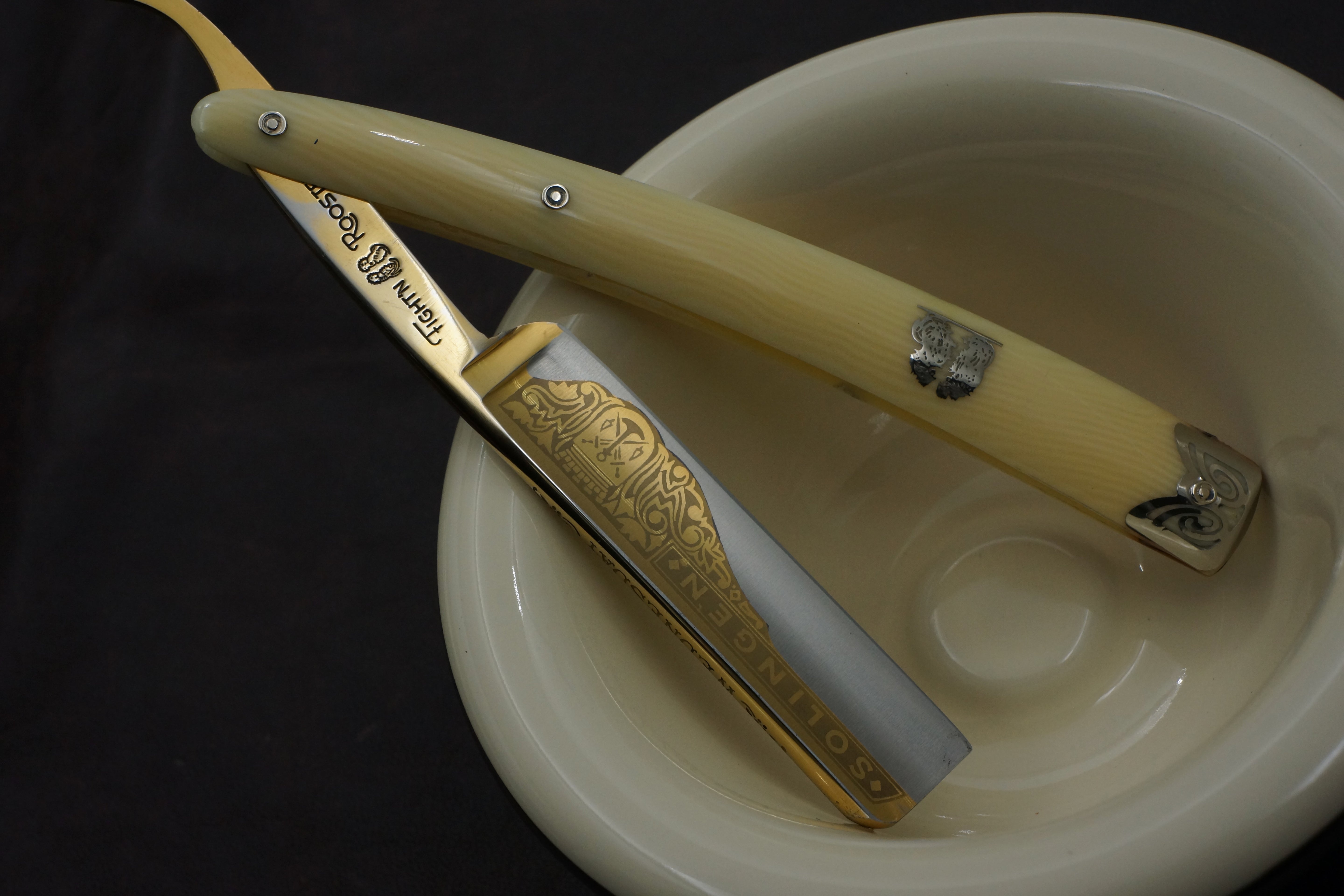 Frank Buster Fightin' Rooster - Excellent Fancy 11/16 Blade - Vintage Solingen Straight Razor - Shave Ready