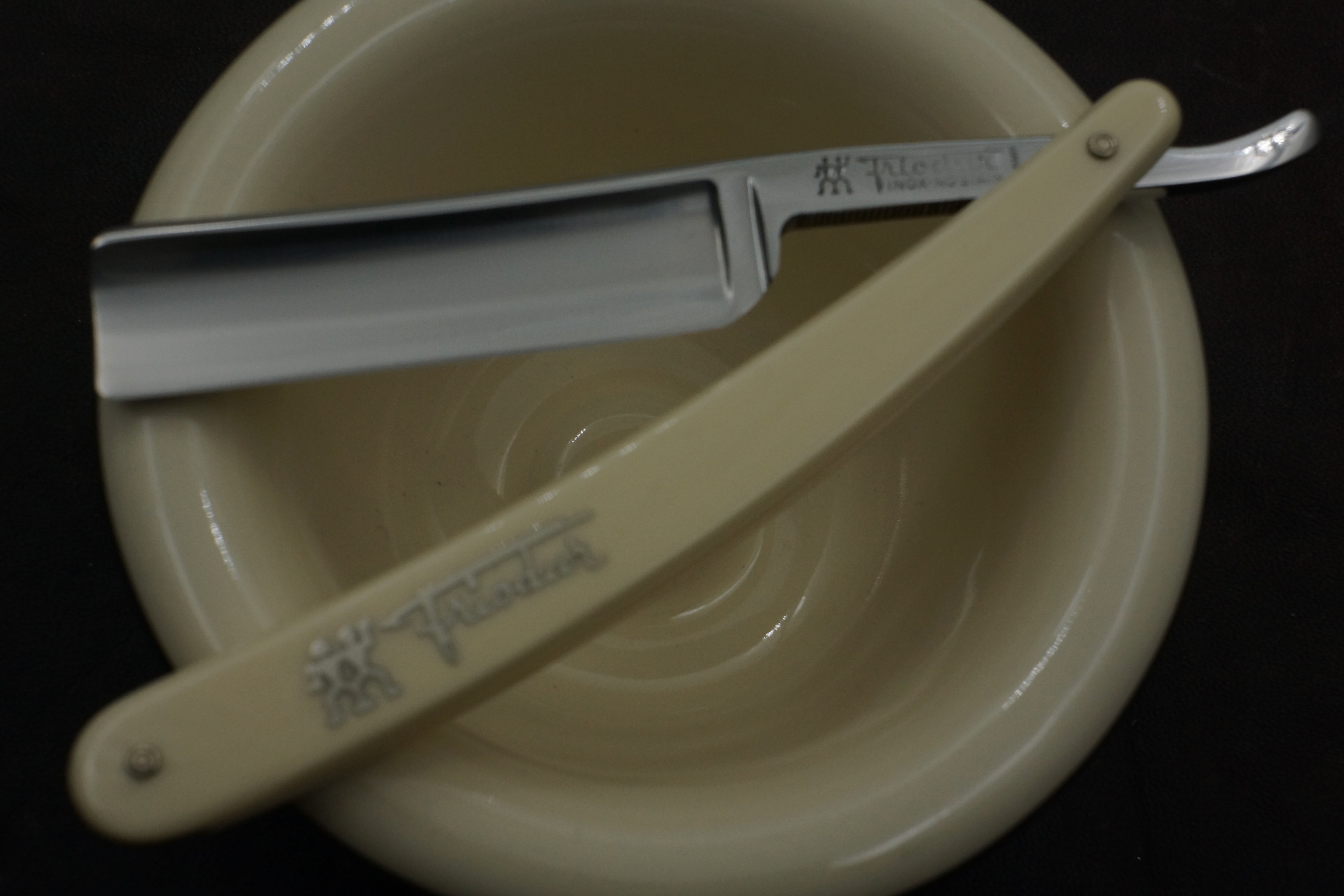 Henckels Friodur 6/8 No. 472 - Excellent Stainless Steel Etched Full Hollow - Solingen Straight Razor - Shave Ready