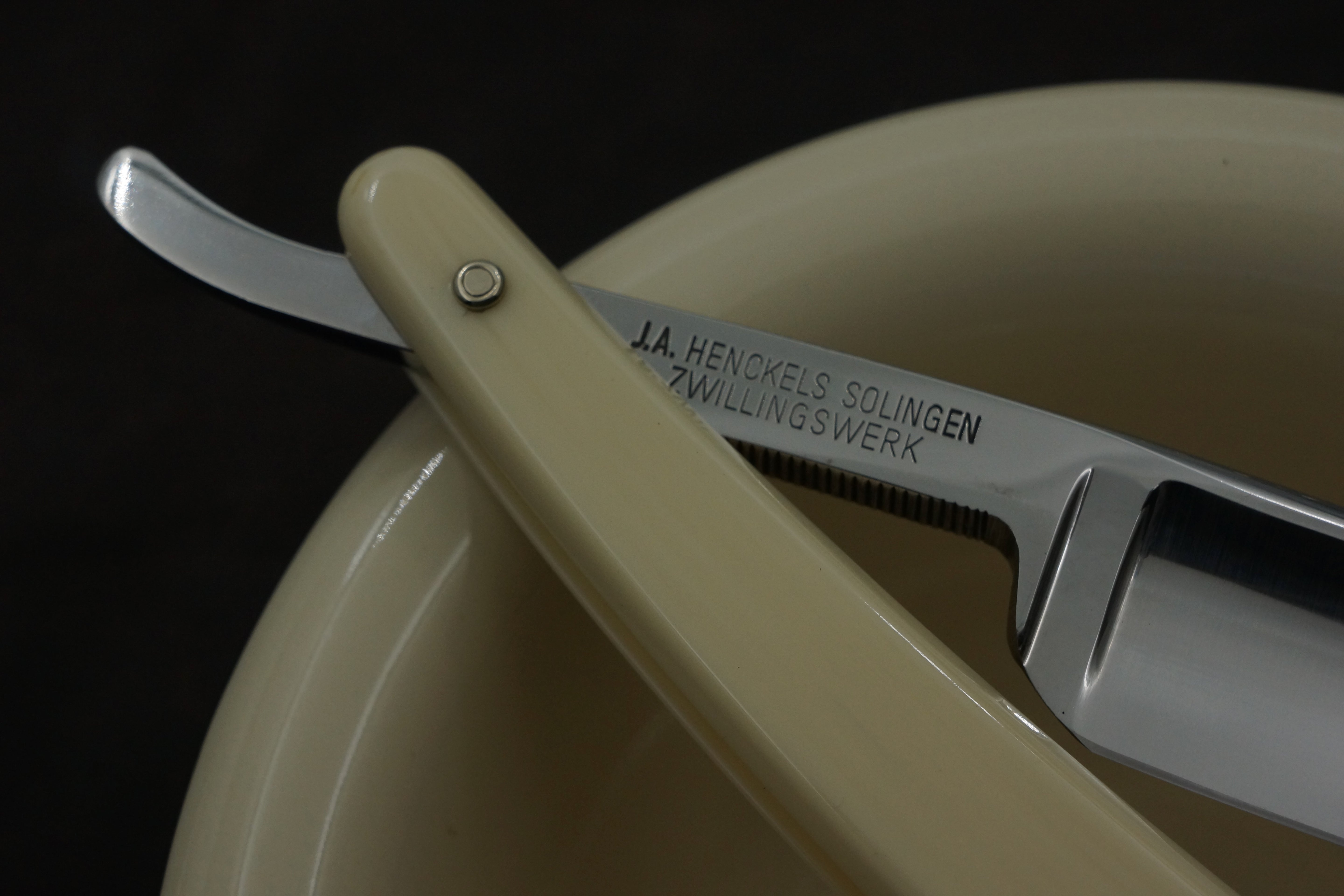 Henckels Friodur 6/8 No. 472 - Excellent Stainless Steel Etched Full Hollow - Solingen Straight Razor - Shave Ready