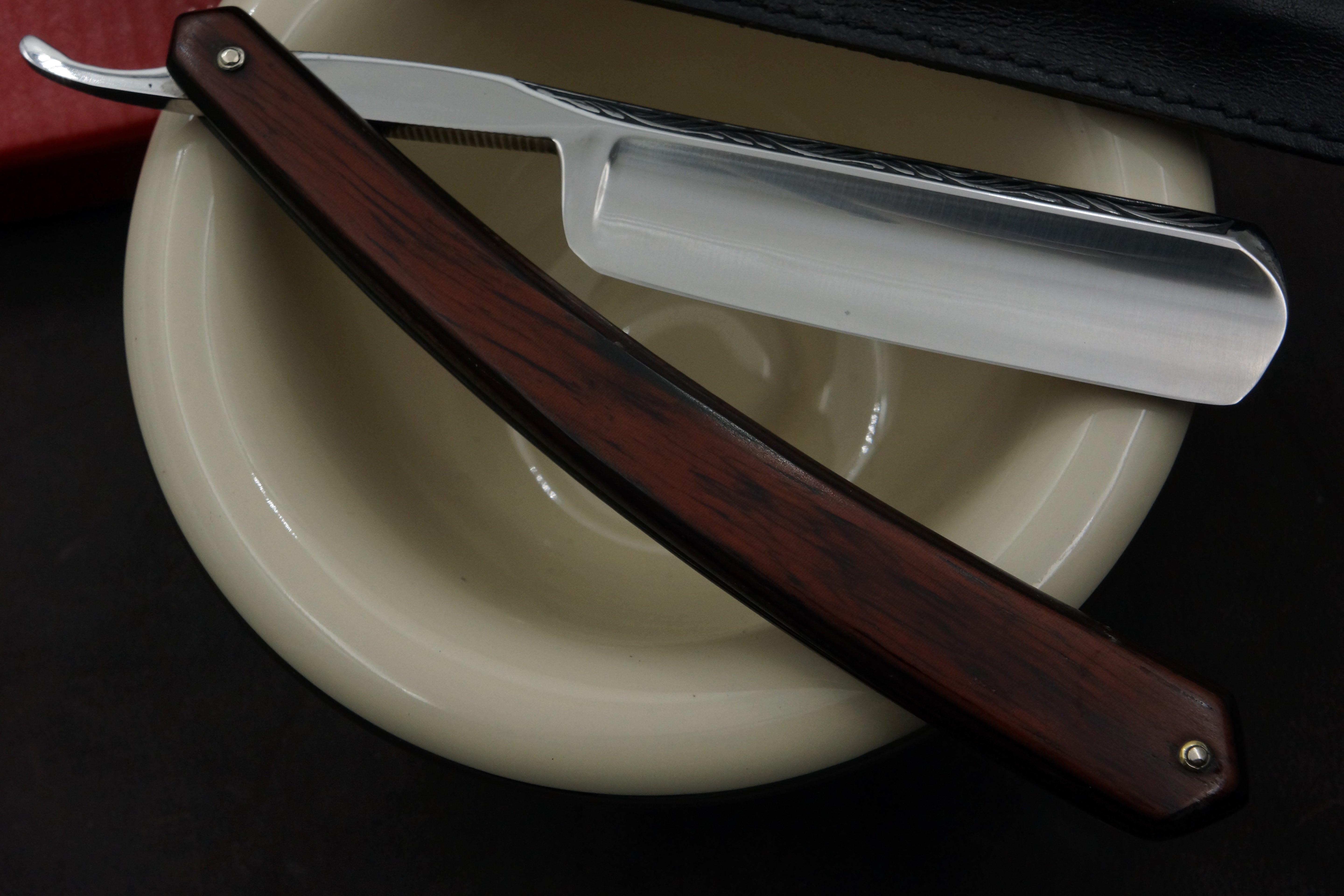 Thiers Issard "Le Thiernois" Etch 13/16 Full Hollow - Vintage French Straight Razor - Shave Ready