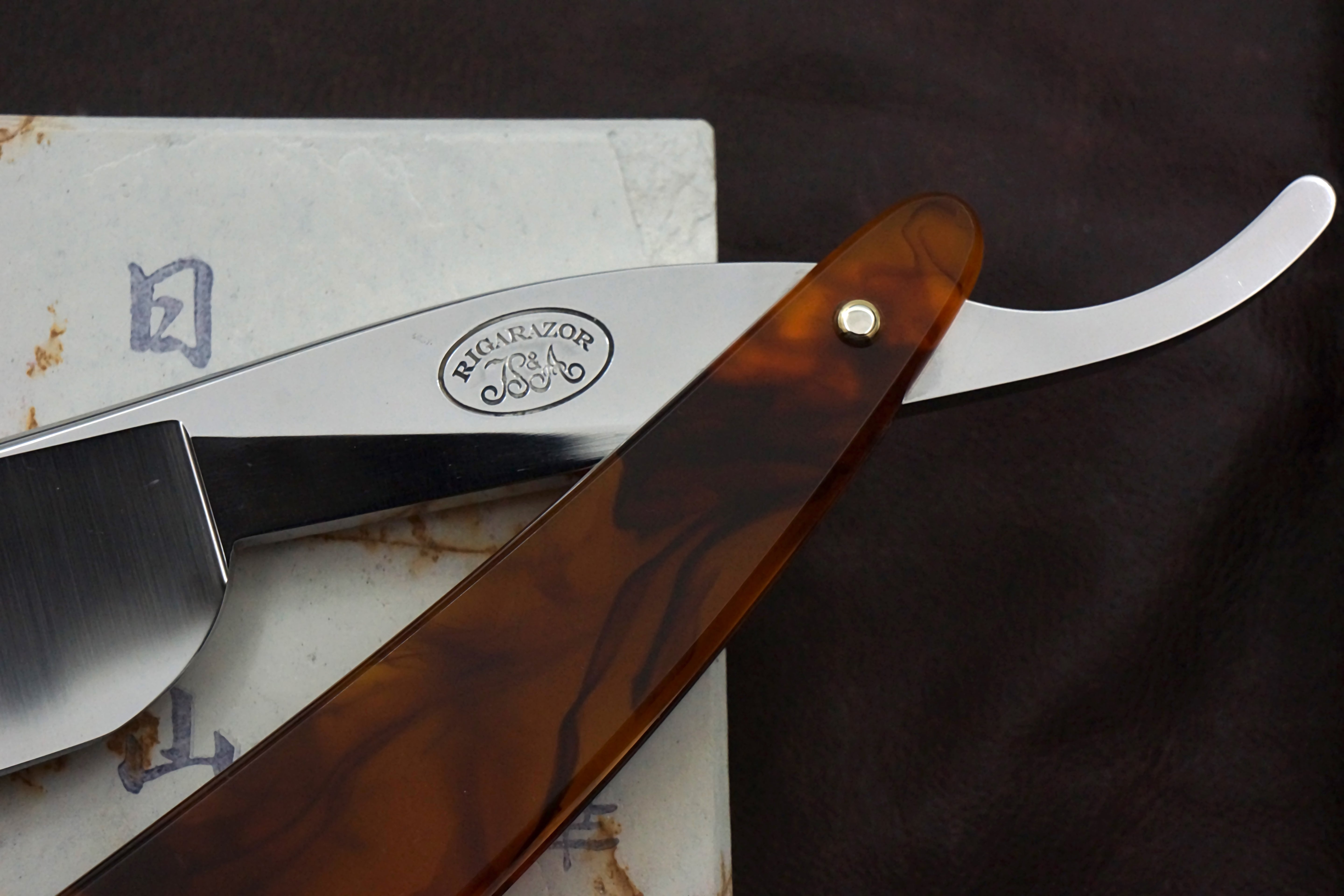 Riga Razor 7/8 Quarter Hollow Blade with Acrylic Scales - Preowned Custom Straight Razor - Shave Ready