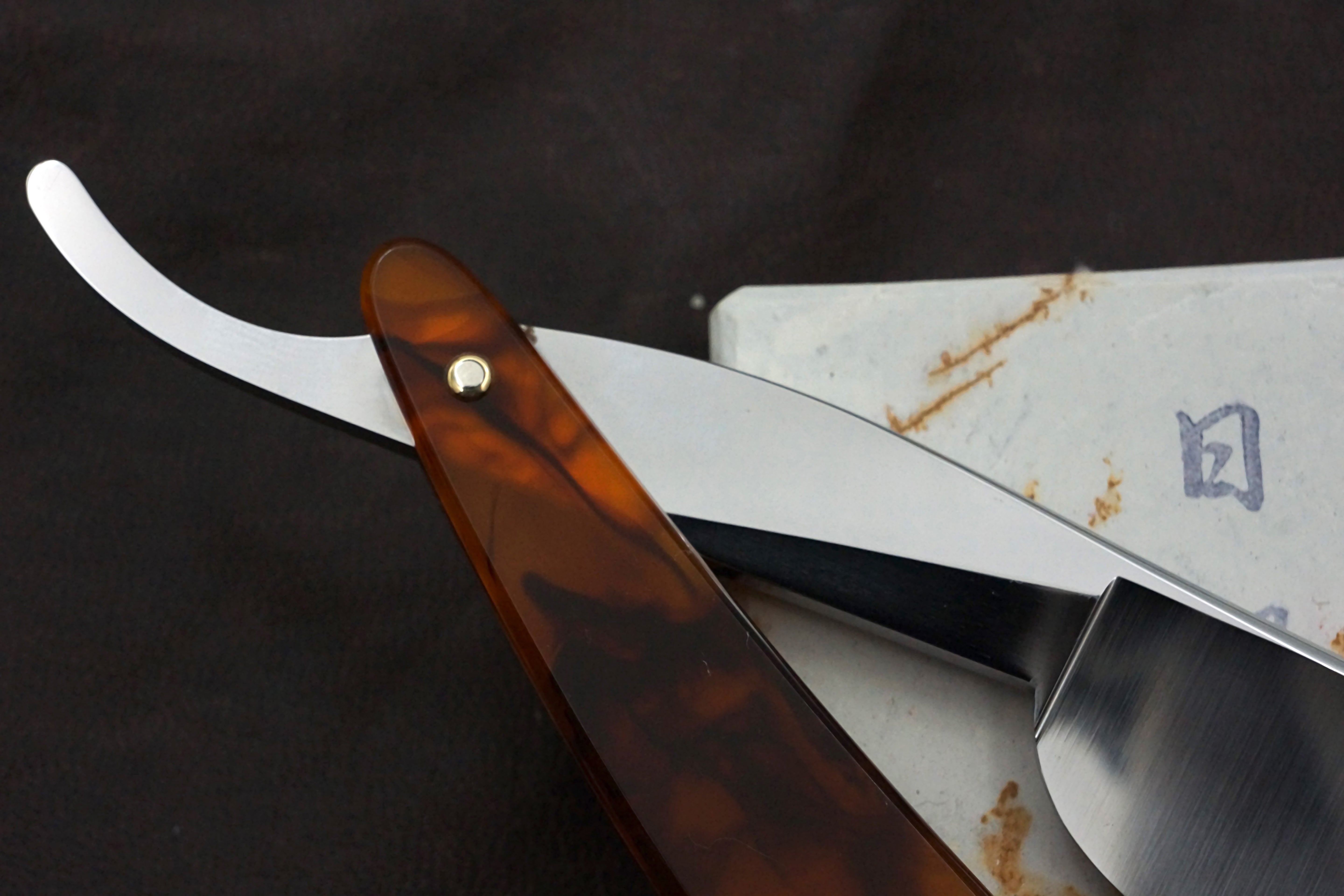 Riga Razor 7/8 Quarter Hollow Blade with Acrylic Scales - Preowned Custom Straight Razor - Shave Ready