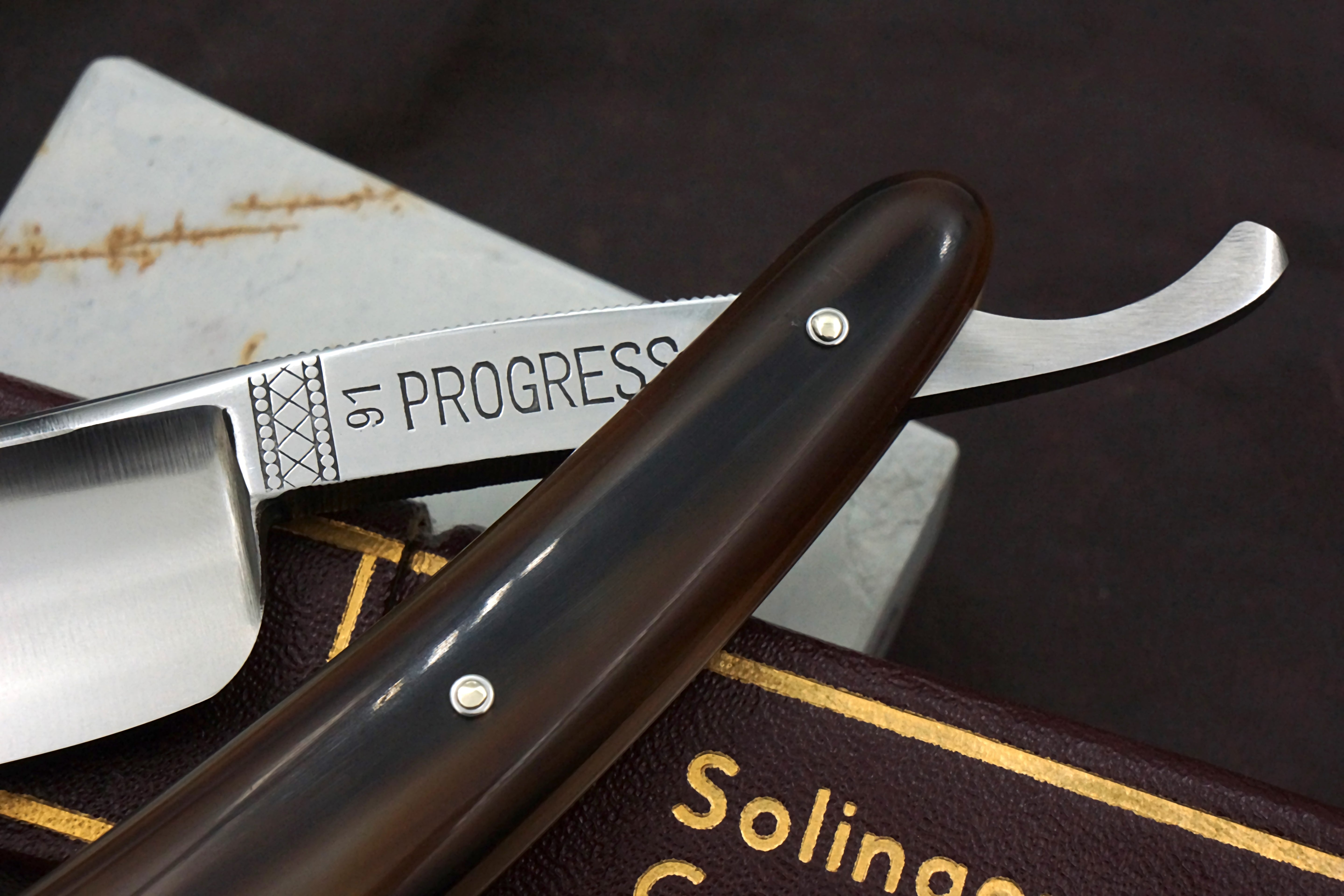 "Progress" - NOS 15/16 Full Hollow Blade - Horn Scales Vintage Solingen Straight Razor - Shave Ready