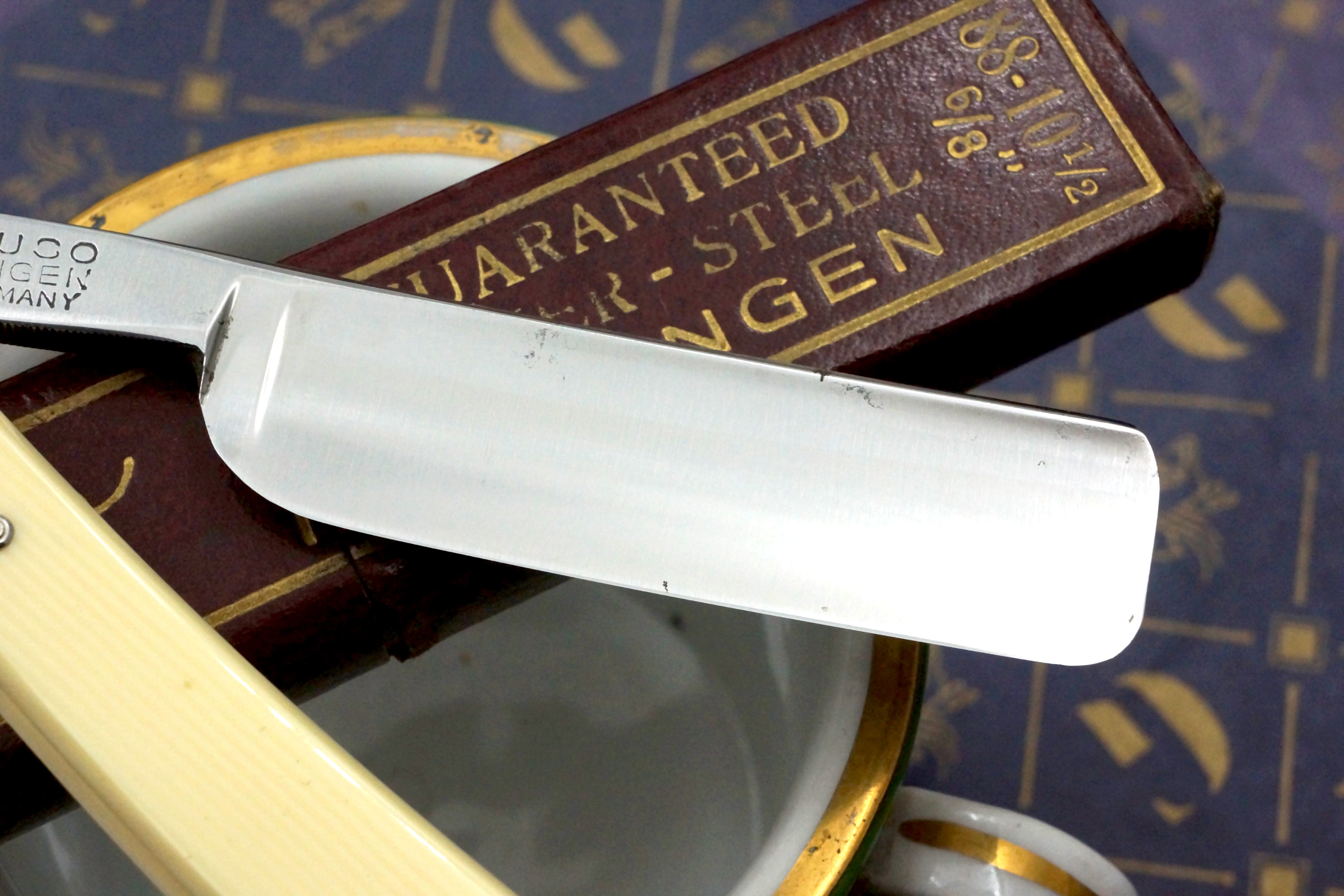 Robuso 88 "Clover Four" - 13/16 Vintage NOS Solingen Straight Razor - Shave Ready