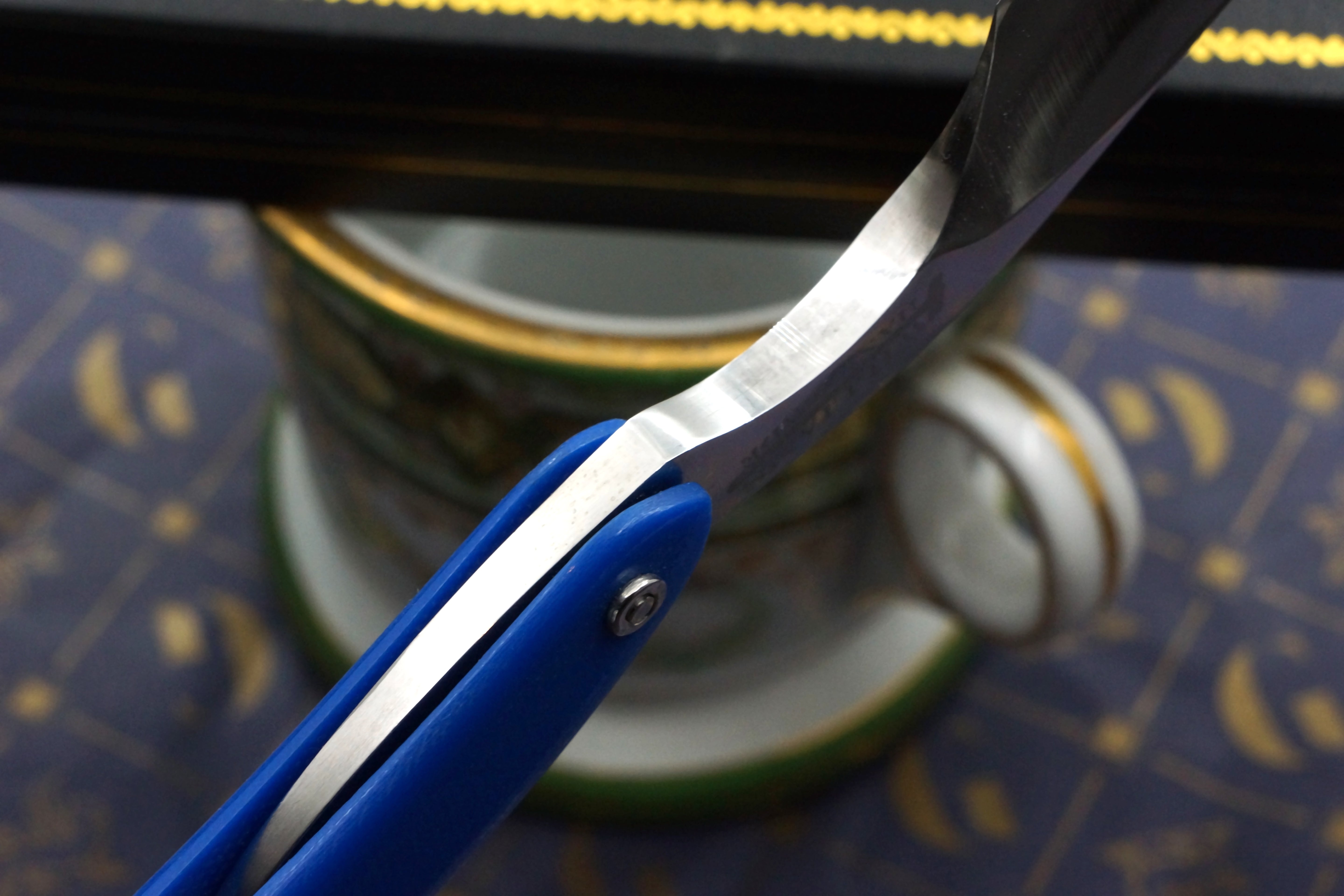 Robert Williams Straight Razor Place Special Edition - 6/8 Custom Straight Razor - Shave Ready