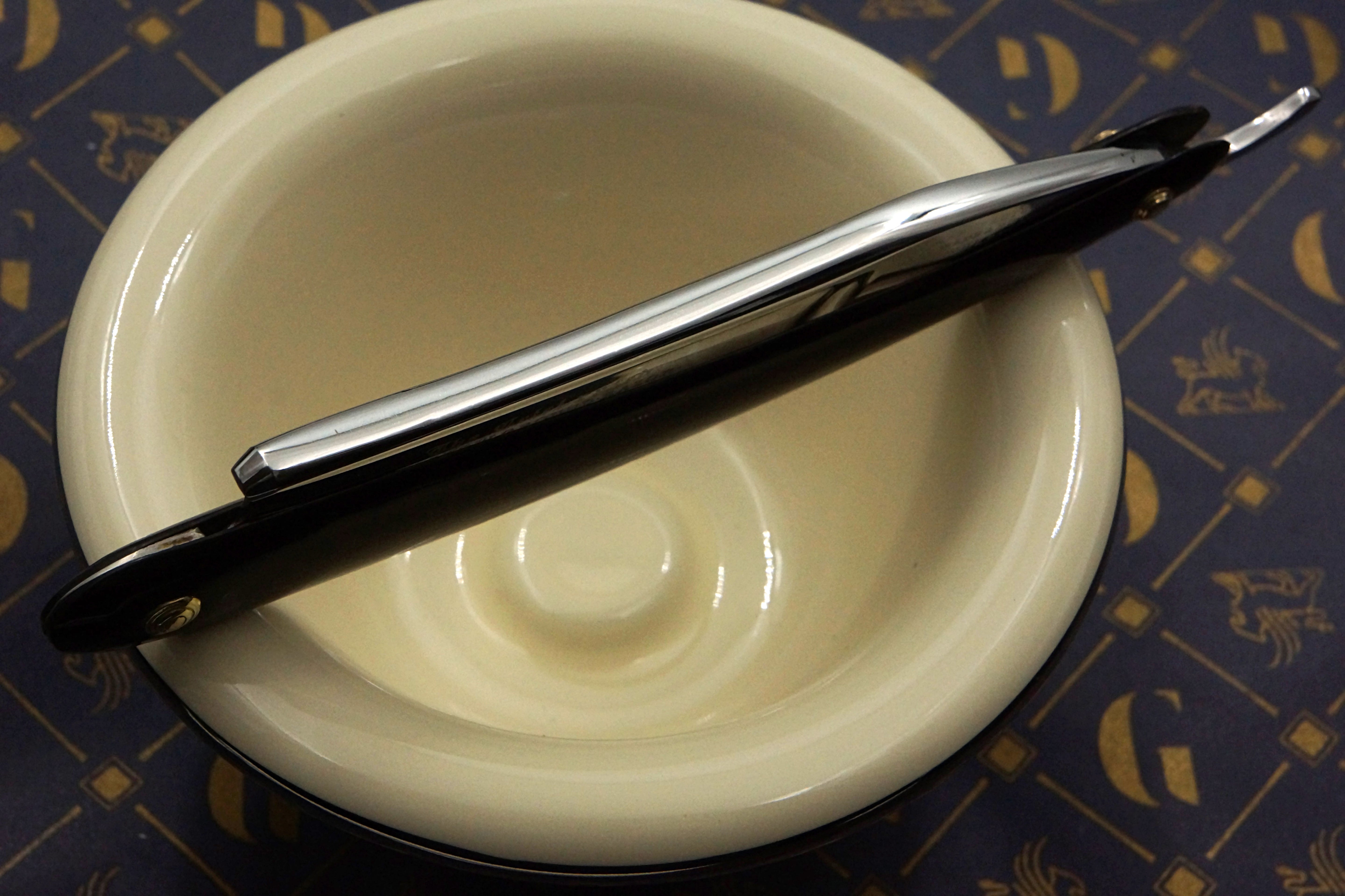 Wade & Butcher Celebrated Hollow Ground 7/8" wide - Fully Restored with Original Scales Sheffield Straight Razor - Shave Ready