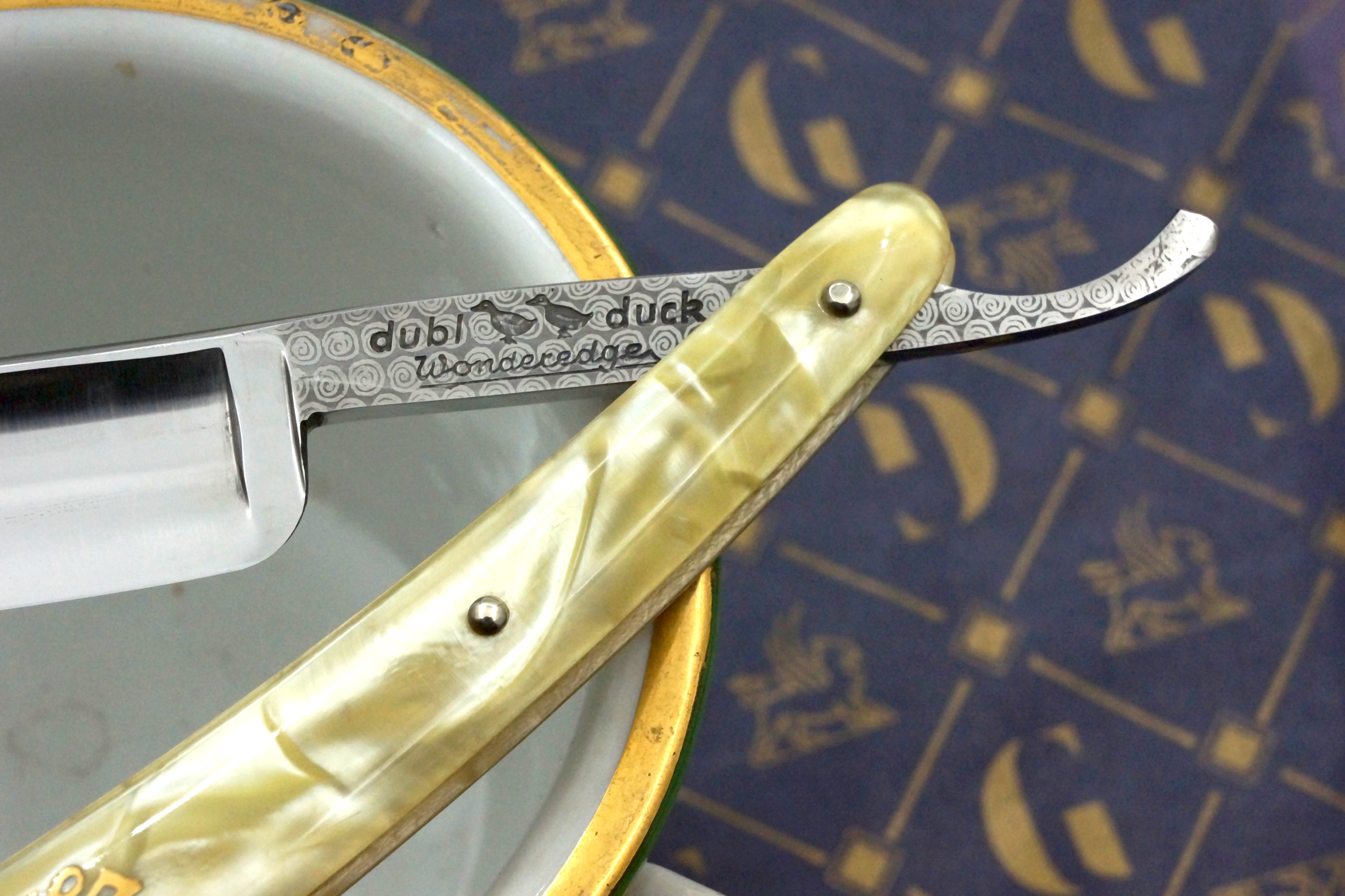 Dubl Duck Wonderedge 11/16 Blade Cracked Ice Scales - Near Mint Vintage Solingen Straight Razor - Shave Ready