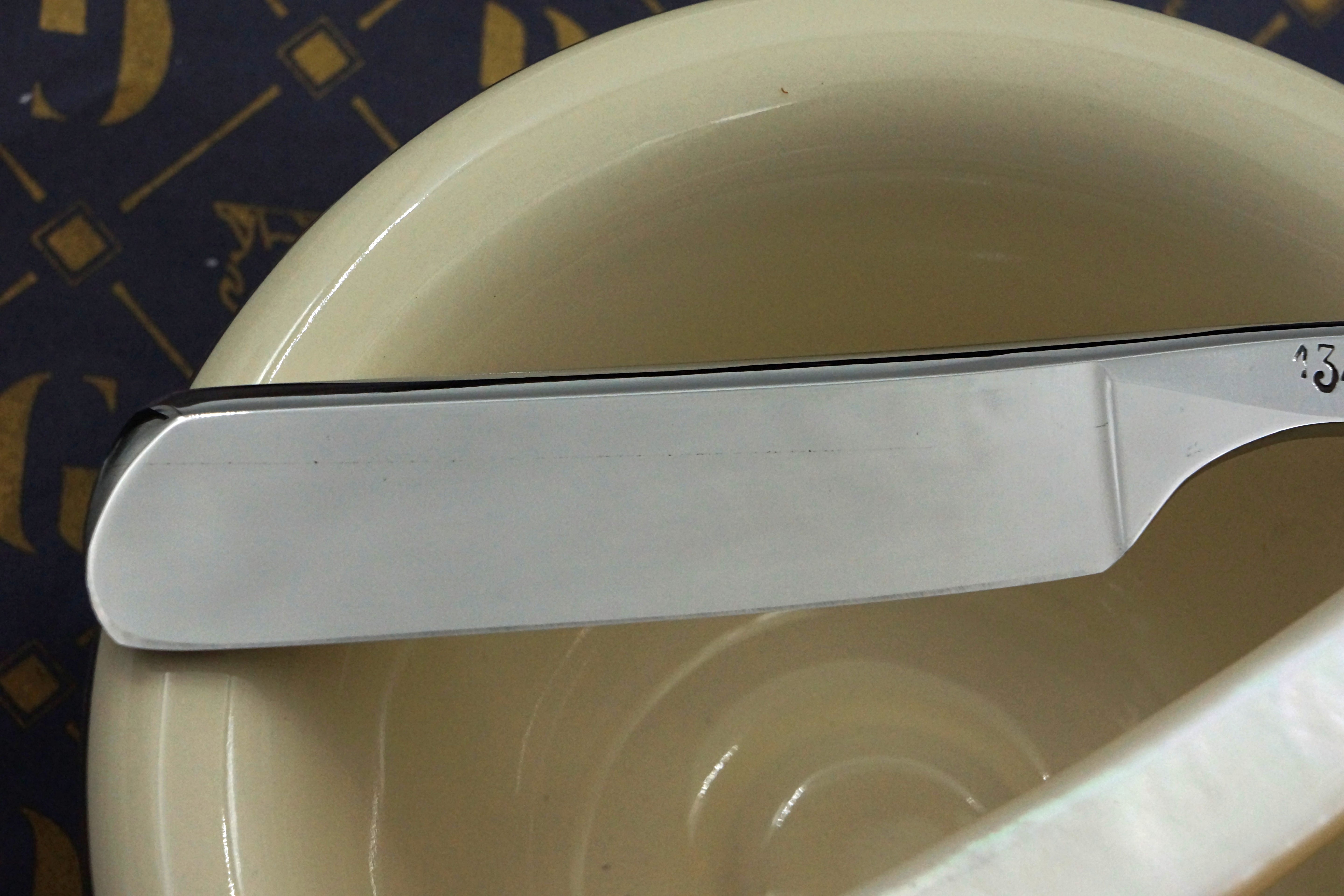 Fontenille Rare Mother of Pearl Scaled -6/8 Near Wedge Blade French Straight Razor - Shave Ready