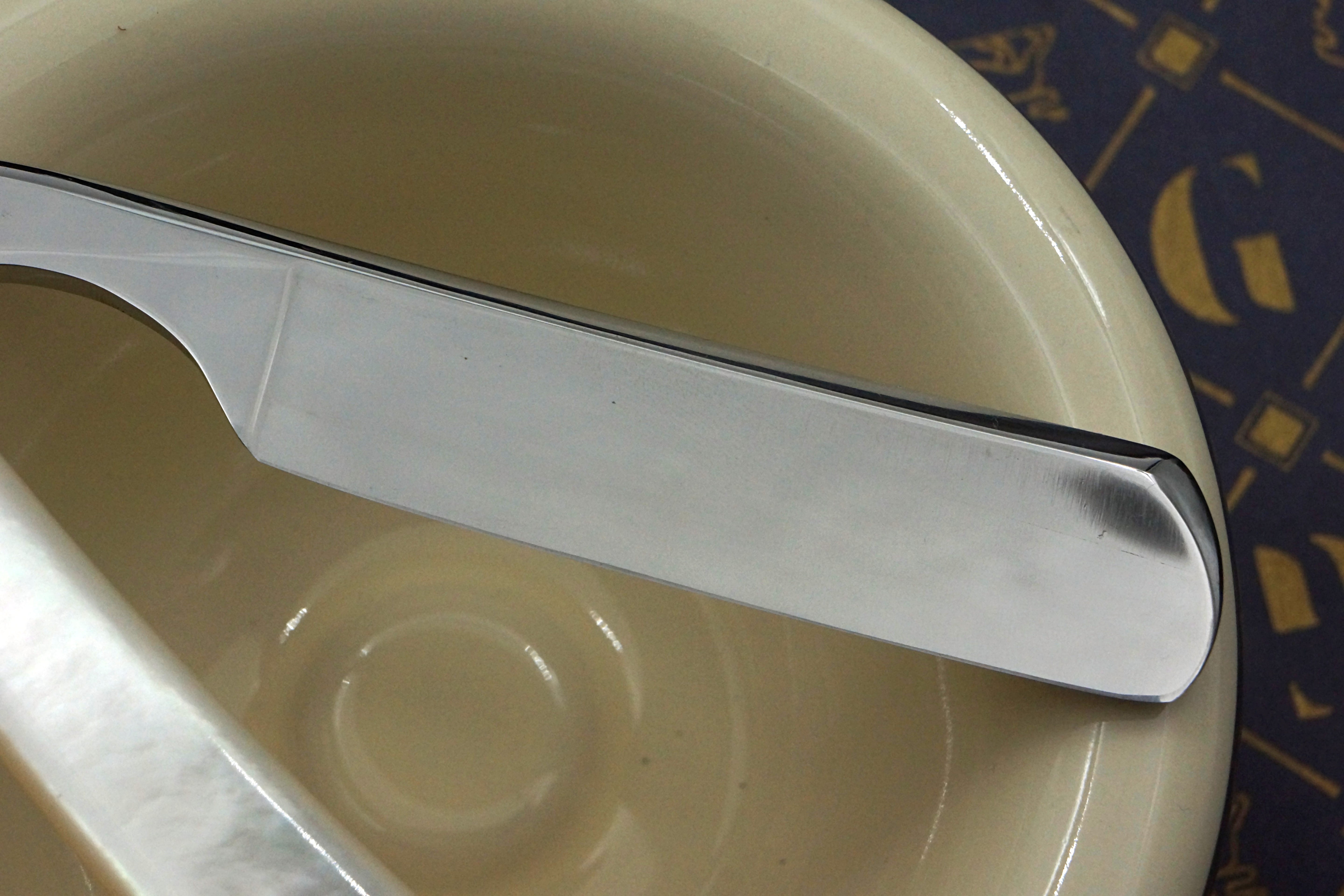 Fontenille Rare Mother of Pearl Scaled -6/8 Near Wedge Blade French Straight Razor - Shave Ready