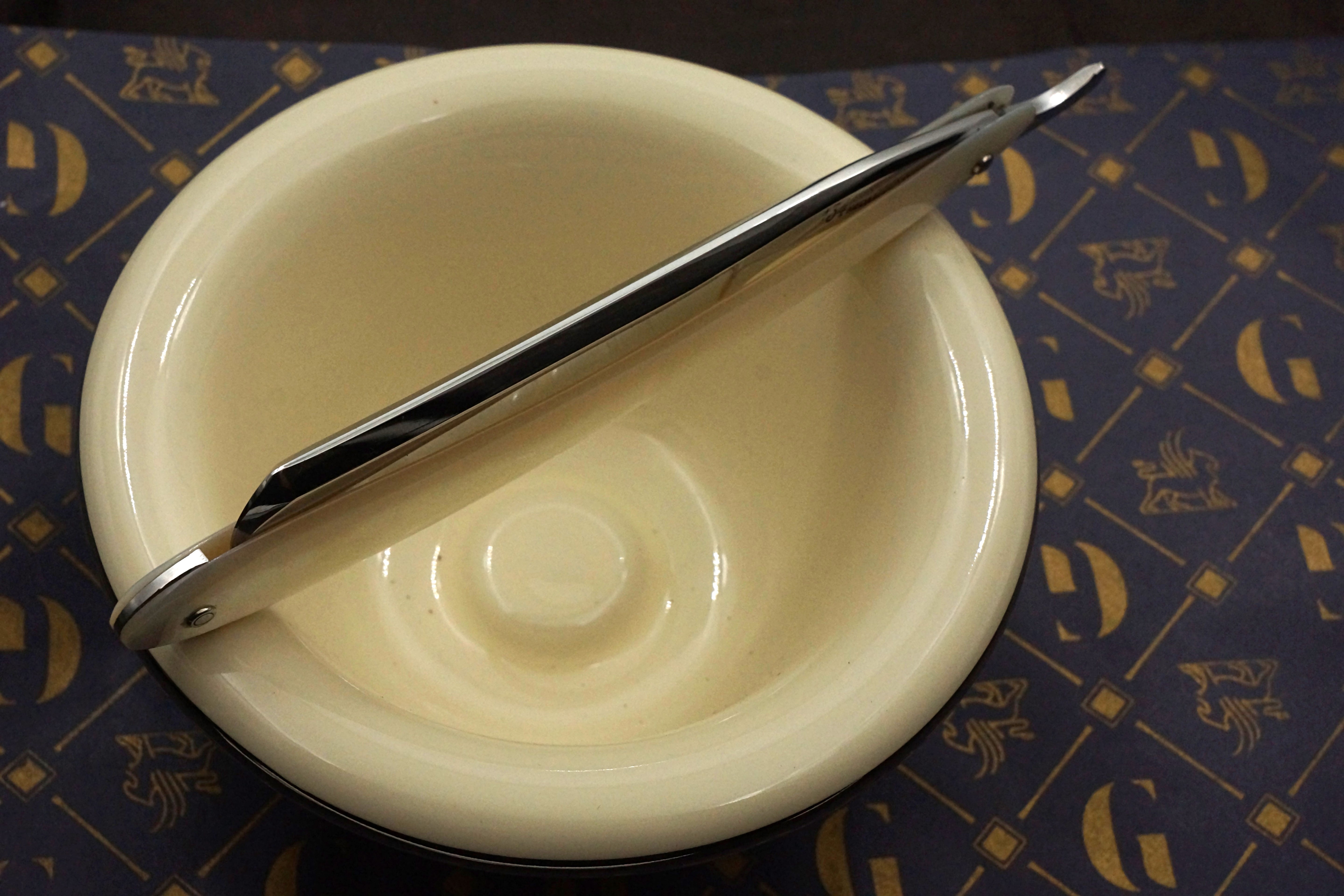 Fontenille Rare Mother of Pearl Scaled -6/8 Near Wedge Blade French Straight Razor - Shave Ready