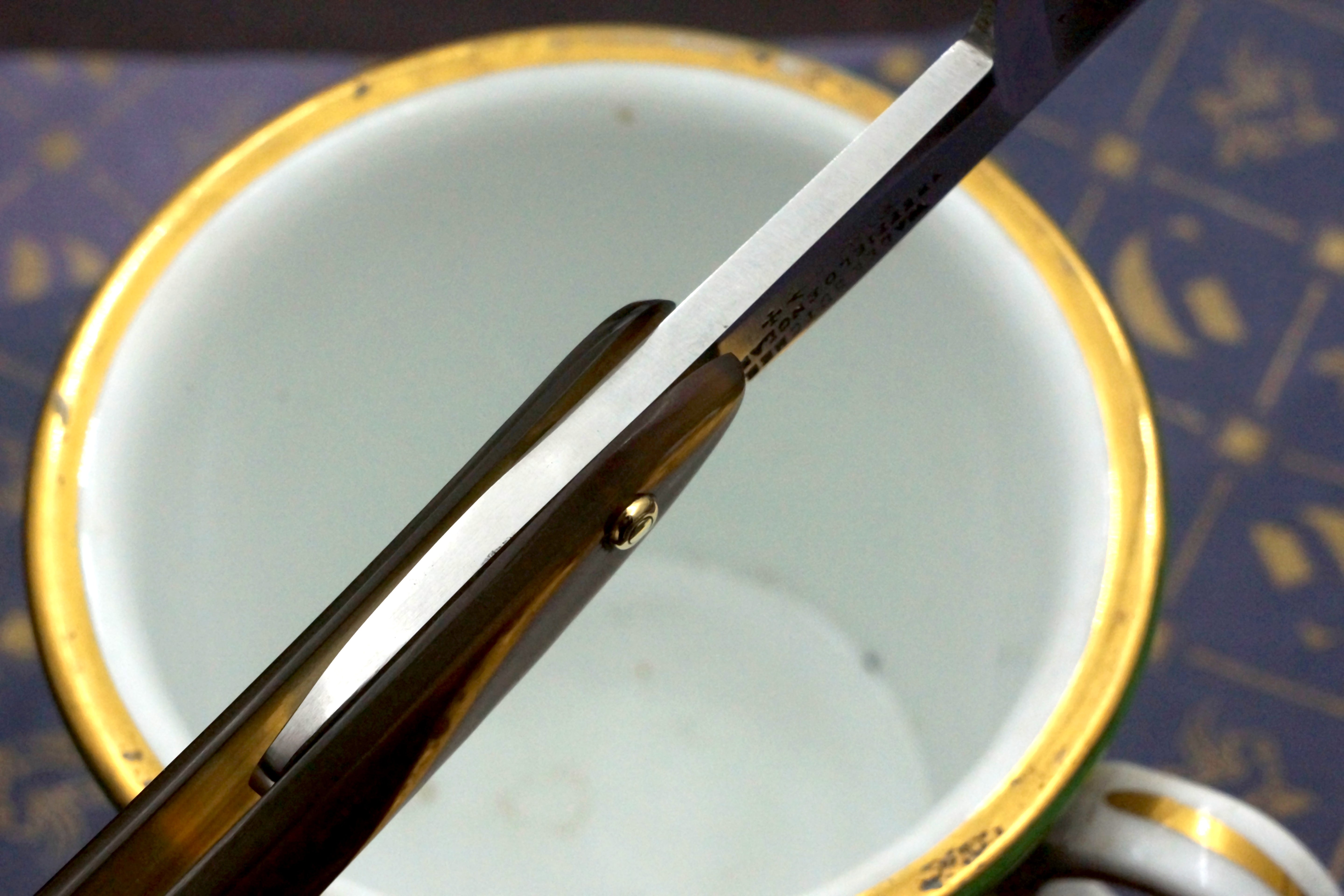 Wade & Butcher "Celebrated Fine India Steel" 13/16 Blade with New Horn Scales Sheffield Straight Razor - Shave Ready