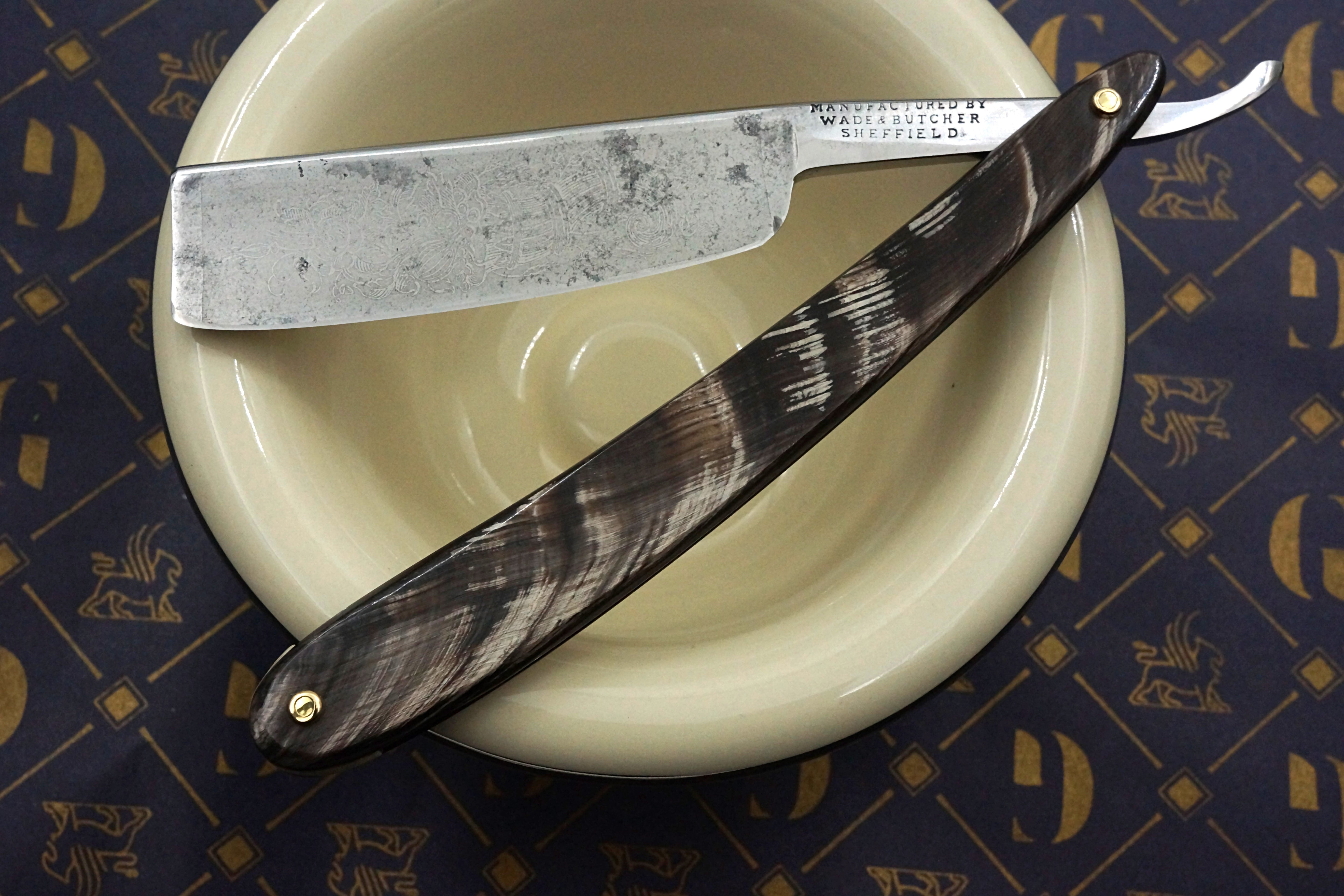 Wade &amp; Butcher 11/16 geätzte Klinge, komplett restauriert, individuell gestaltetes Sheffield-Rasiermesser mit Hornskalierung, bereit zur Rasur