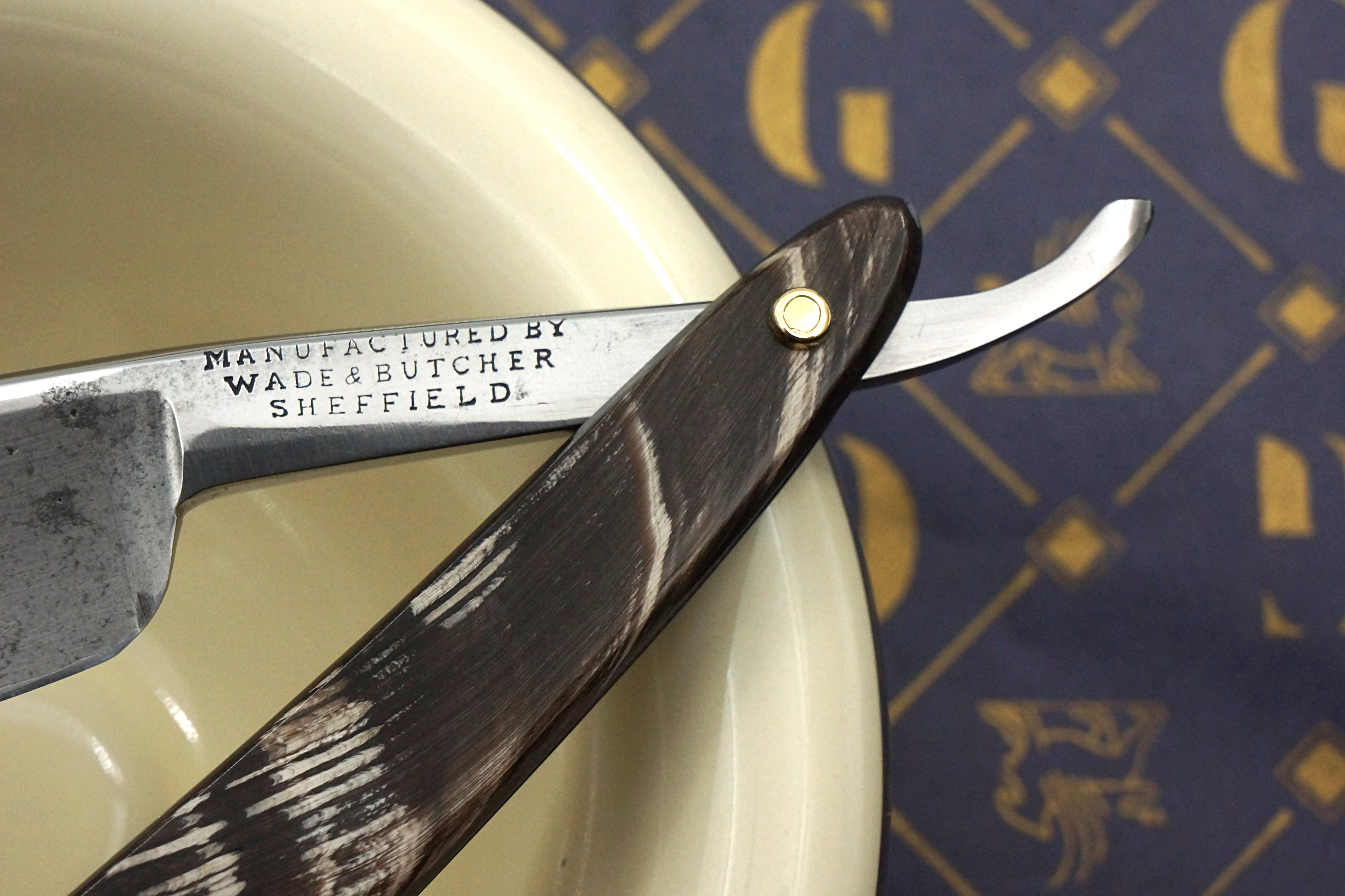 Wade &amp; Butcher 11/16 geätzte Klinge, komplett restauriert, individuell gestaltetes Sheffield-Rasiermesser mit Hornskalierung, bereit zur Rasur