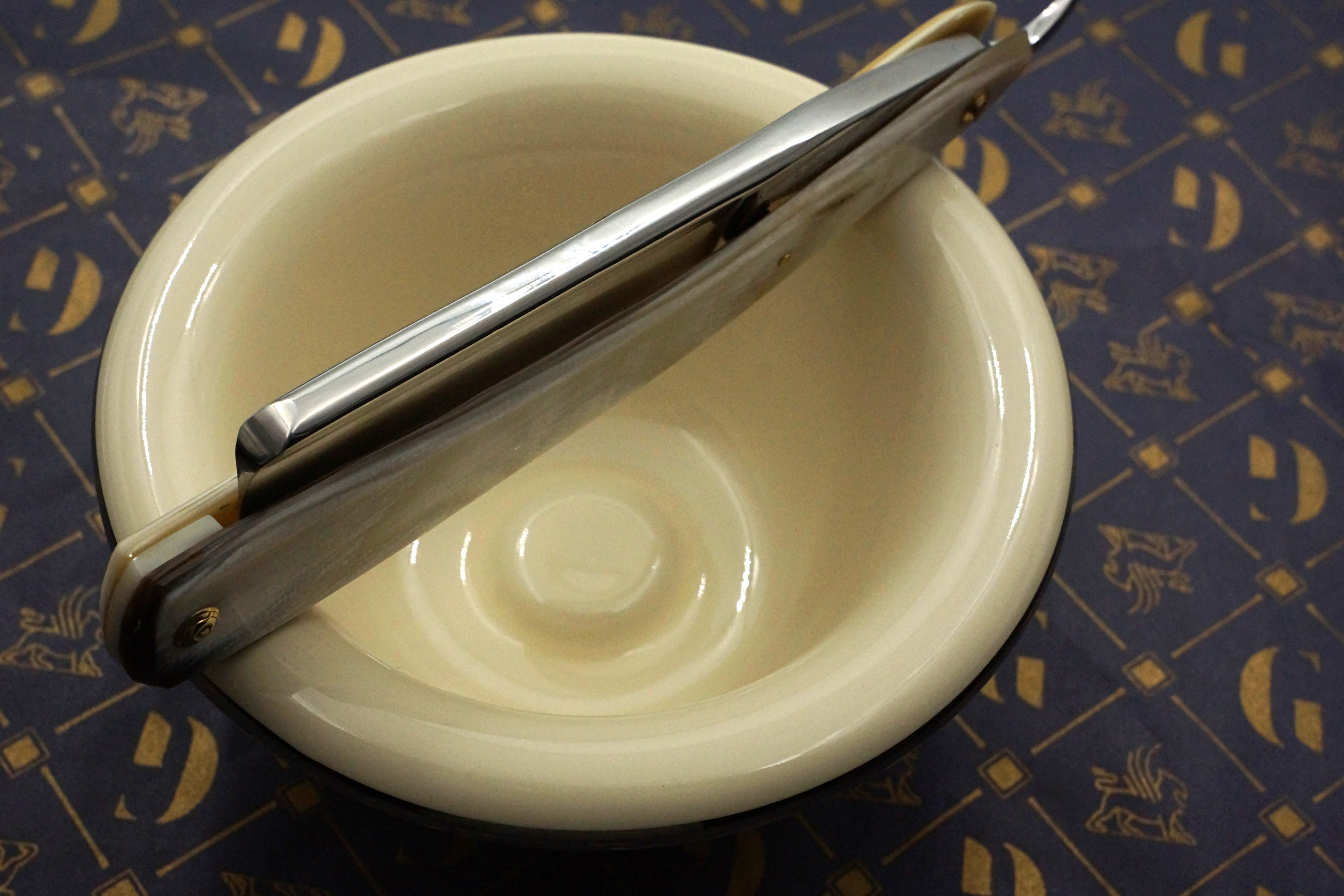 Griffith 8/8 Stainless Steel Full Hollow Blade - Horn Scales Artisan Straight Razor