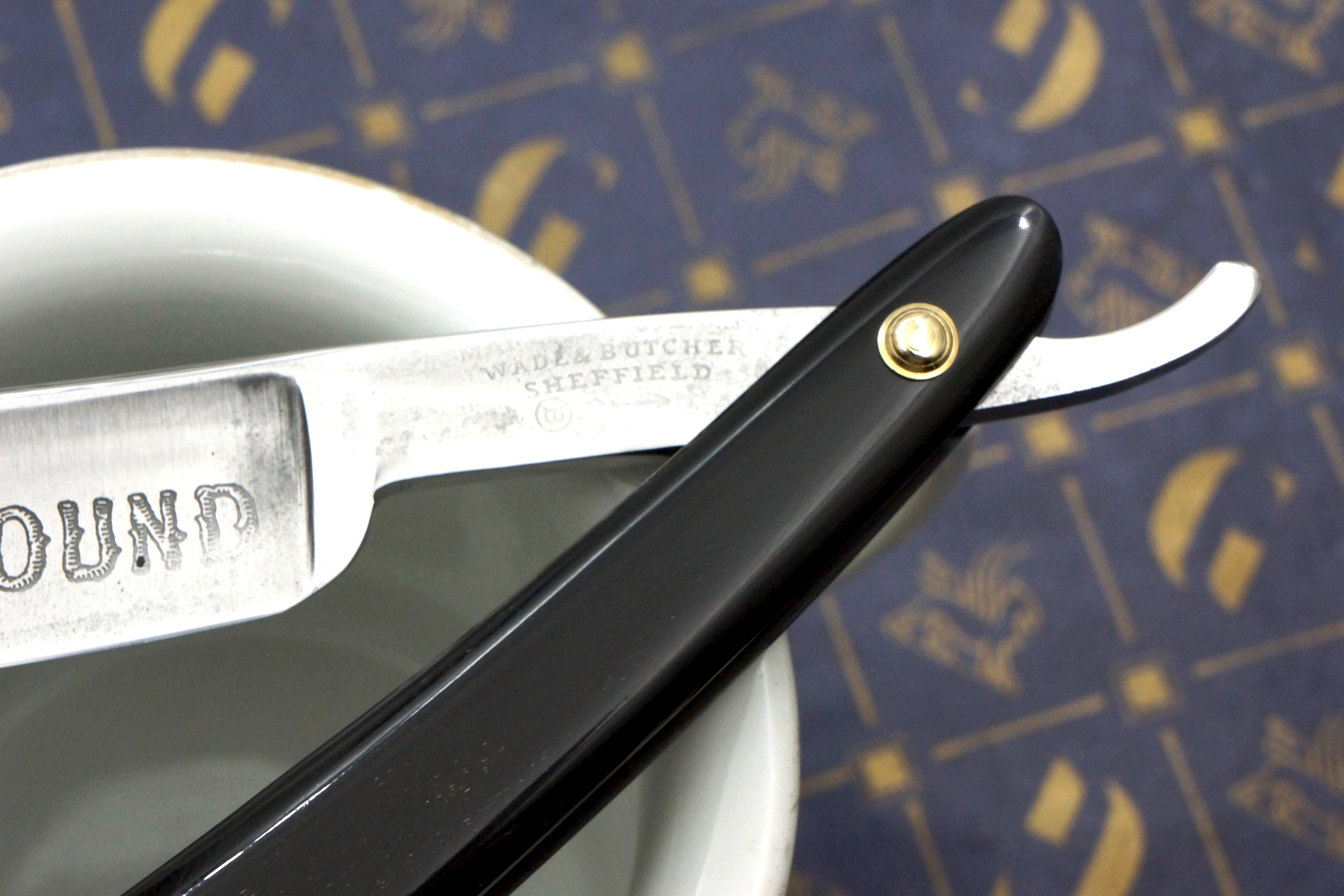 Wade & Butcher "Hollow Ground" 6/8 Blade with New Horn Scales Sheffield Straight Razor - Shave Ready