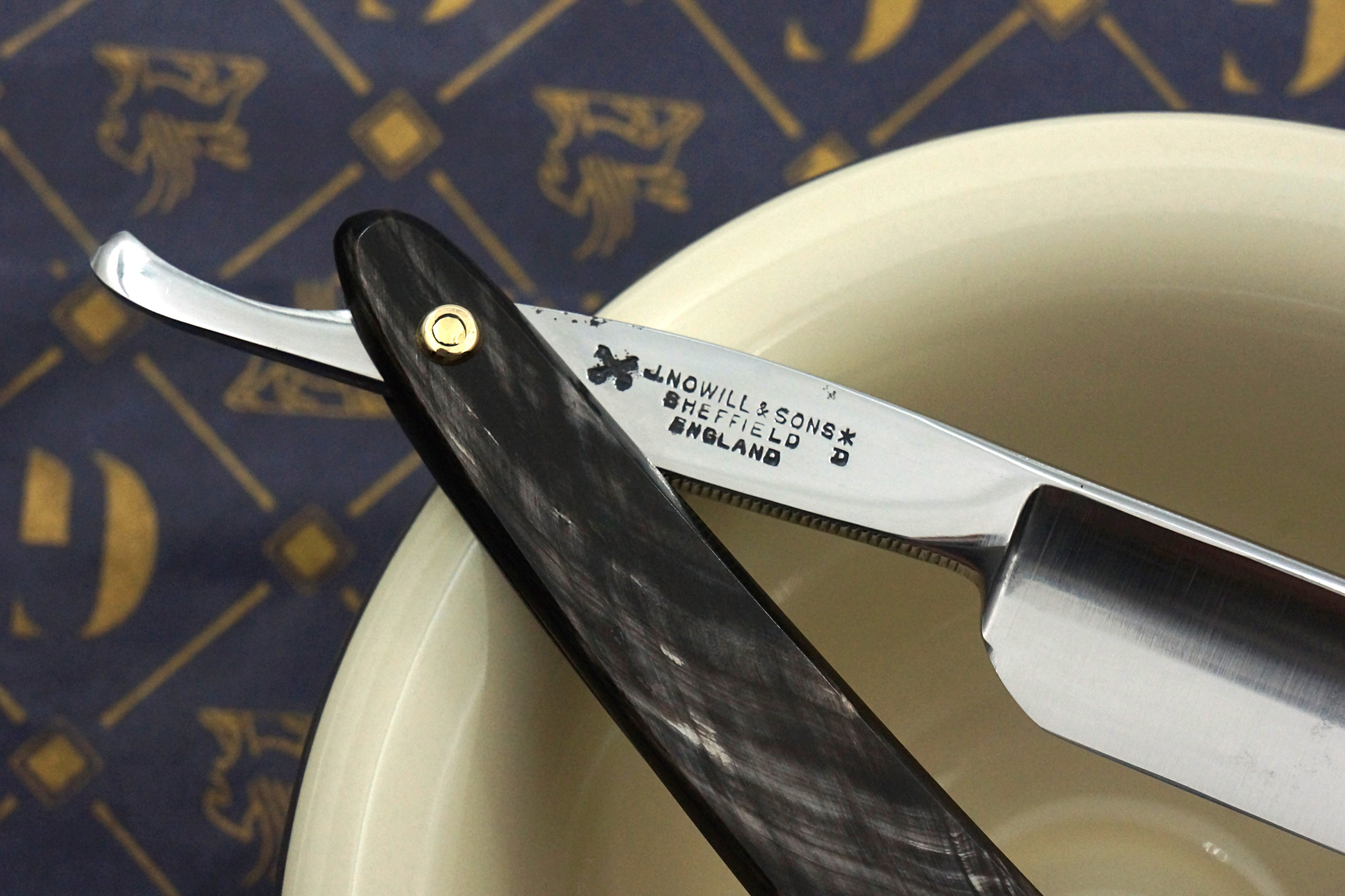 Griffith Krosskeys Sheffield Steel 11/16 Full Hollow Blade - Horn Scales Artisan Straight Razor