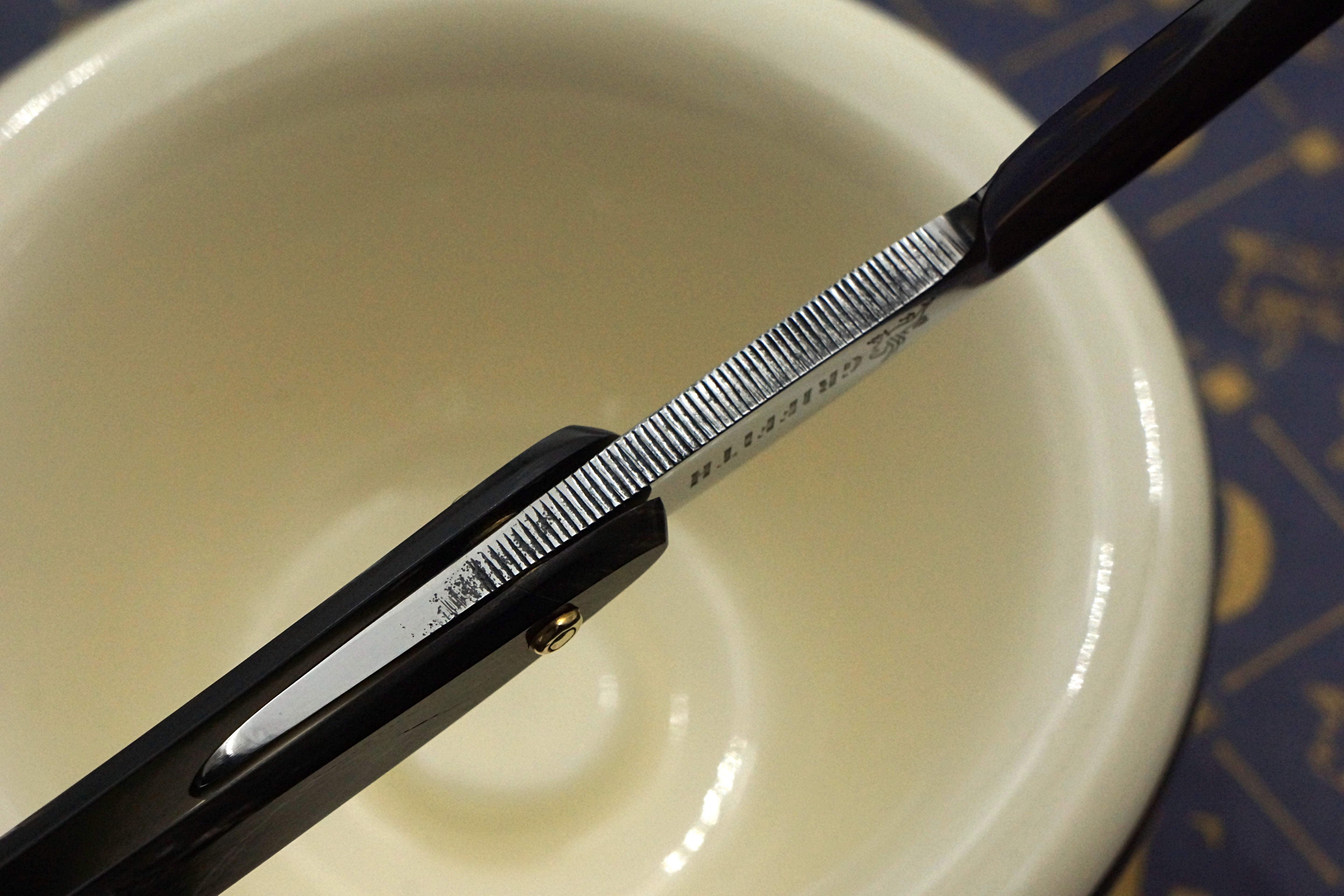 Griffith Krosskeys Sheffield Steel 11/16 Full Hollow Blade - Horn Scales Artisan Straight Razor