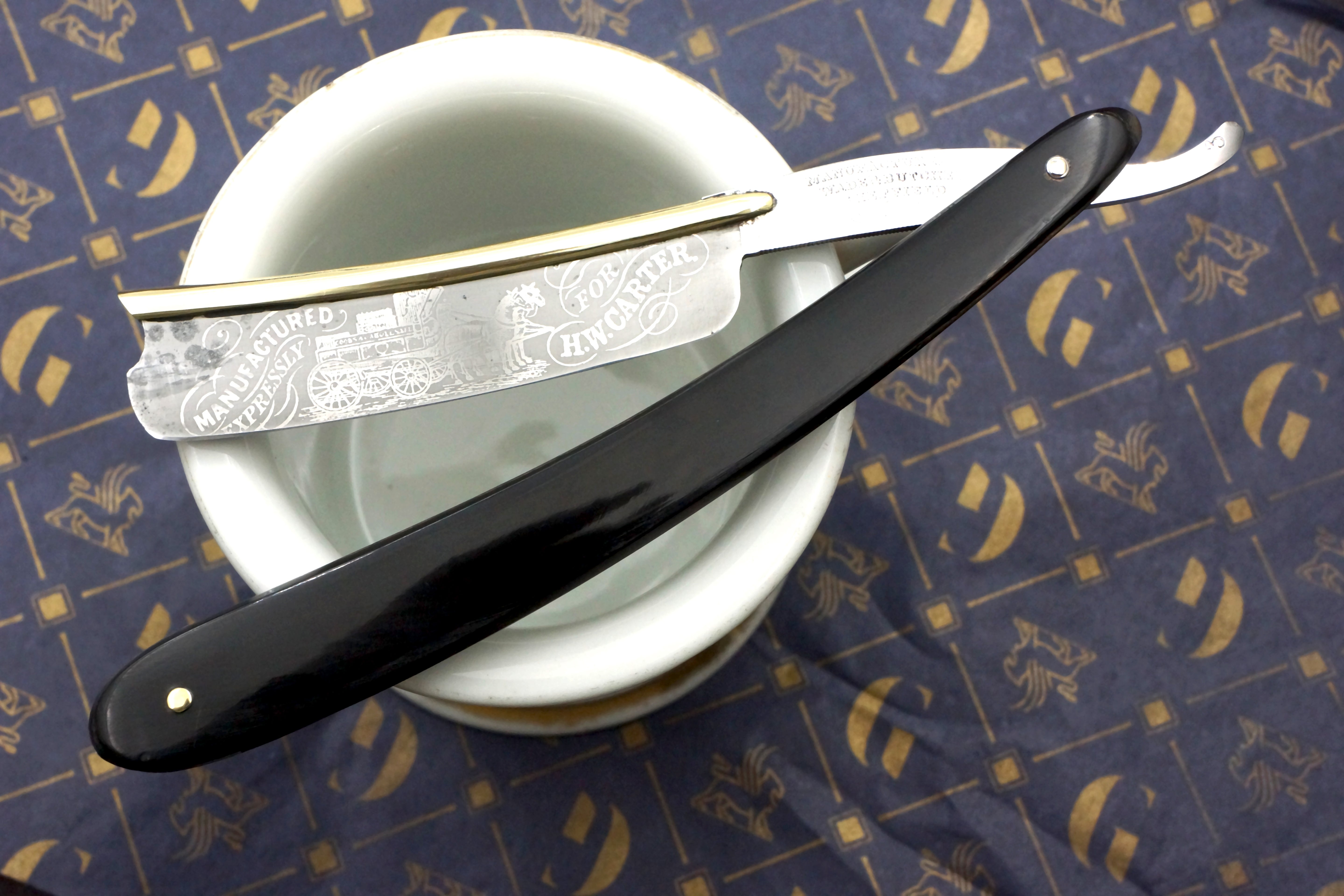 Wade & Butcher H.W. Carter Stagecoach Etch 13/16 Brass Frameback with Original Horn Scales Sheffield Straight Razor - Shave Ready