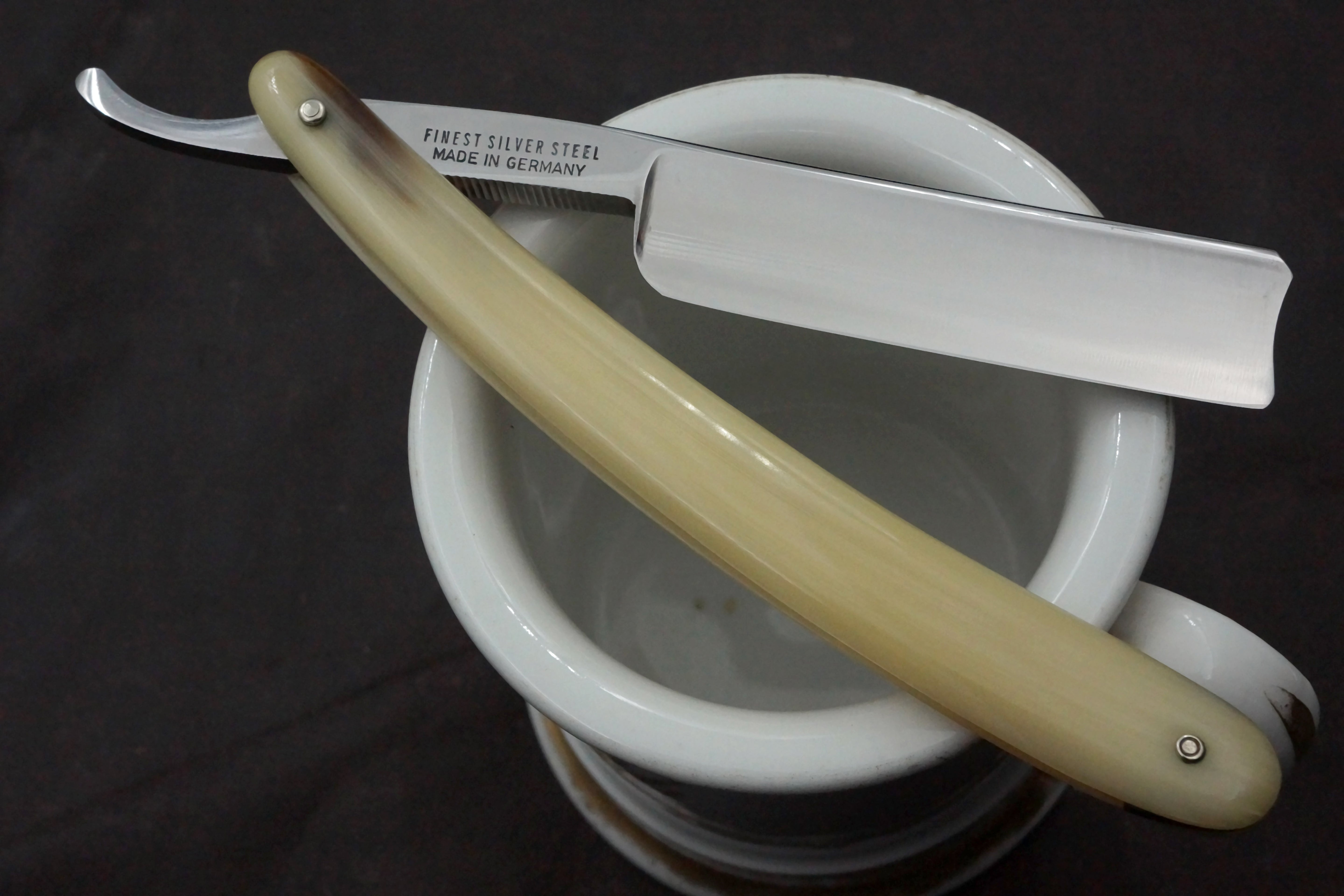 Wacker Stosser 6/8 Quarter Hollow - Horn Scales Preowned Solingen Straight Razor - Shave Ready