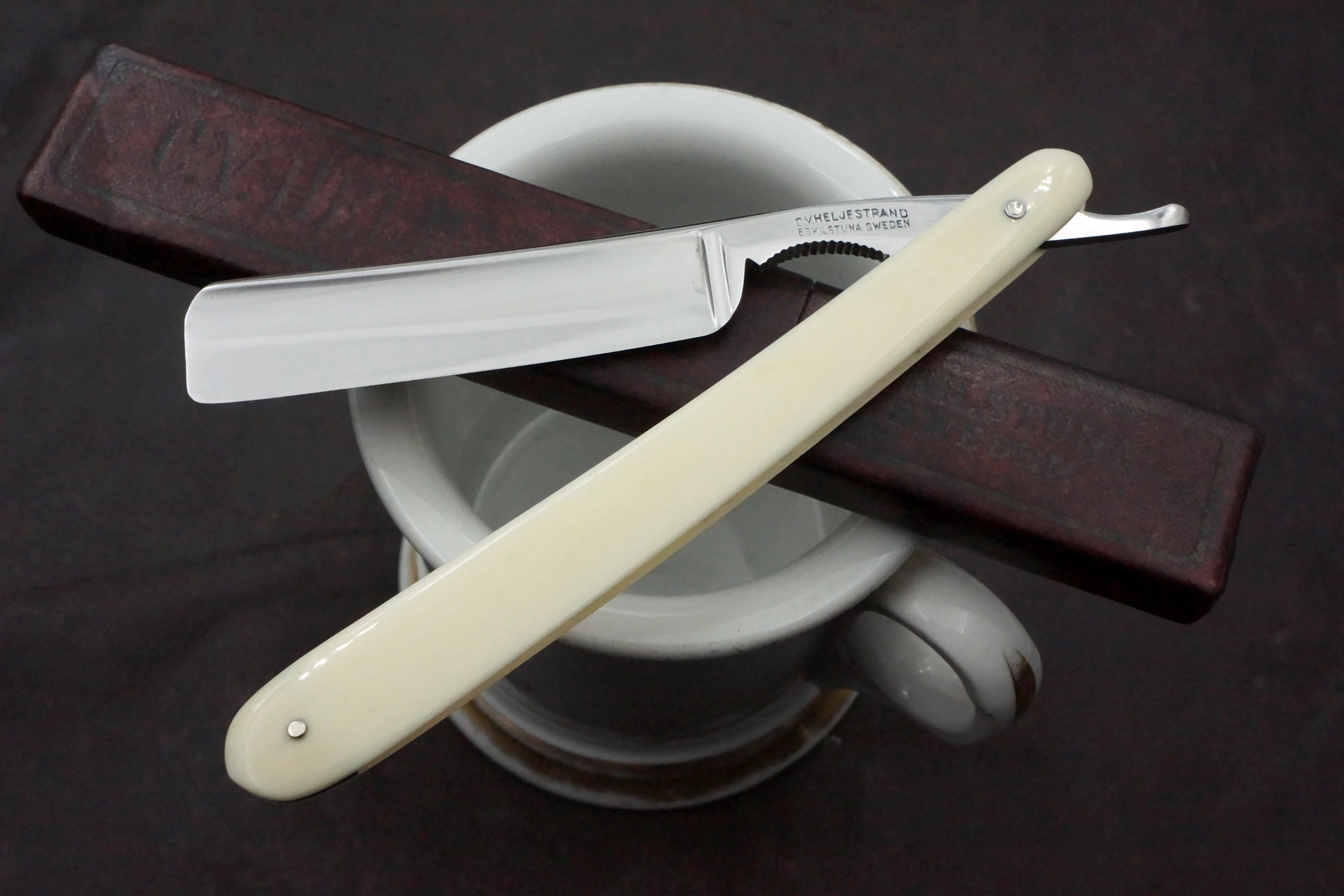 C.V. Heljestrand MK No.31 11/16 Blade -Near Pristine Ivory Scaled Eskilstuna Sweden Straight Razor - Shave Ready
