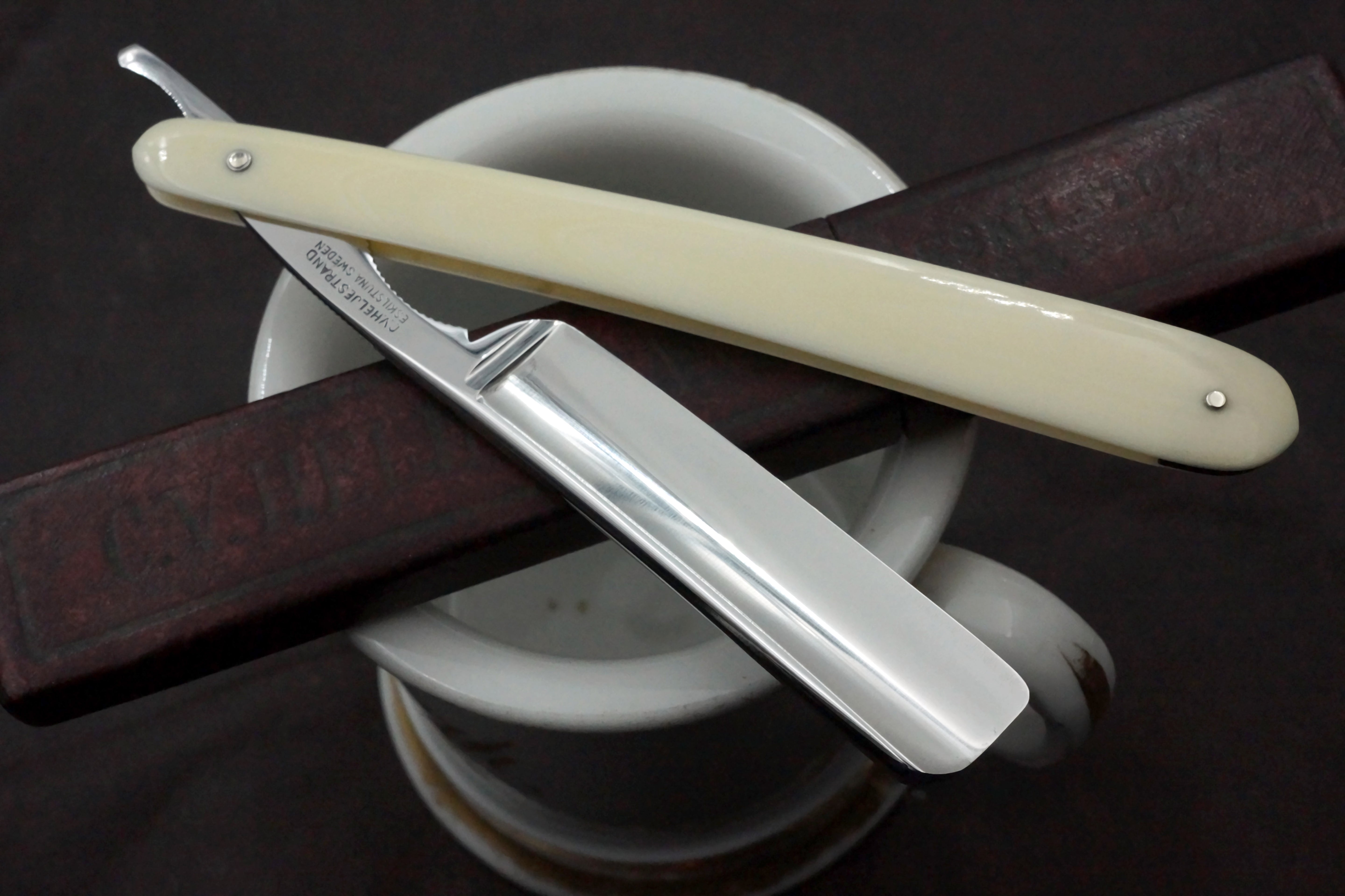C.V. Heljestrand MK No.31 11/16 Blade -Near Pristine Ivory Scaled Eskilstuna Sweden Straight Razor - Shave Ready