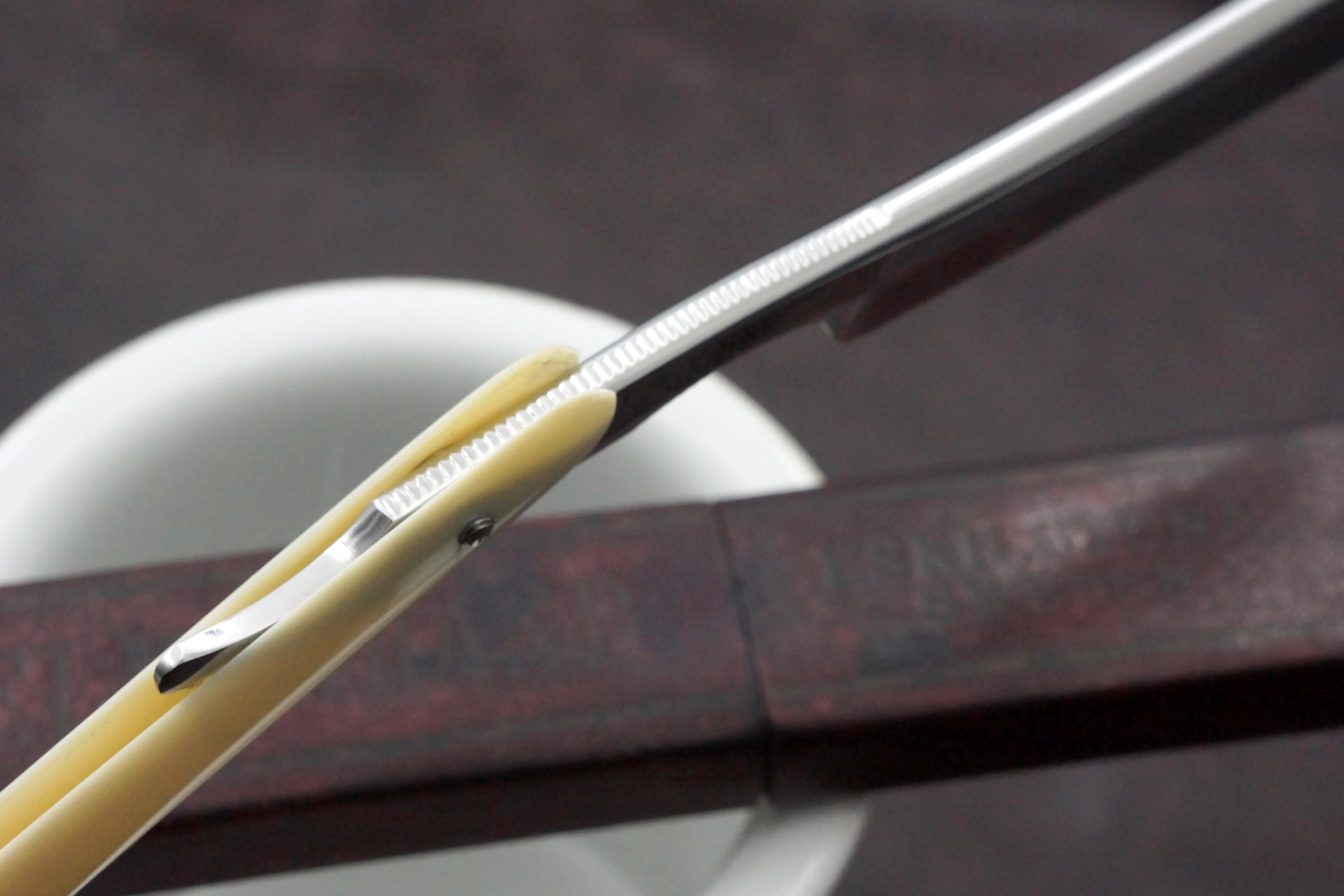 C.V. Heljestrand MK No.31 11/16 Blade -Near Pristine Ivory Scaled Eskilstuna Sweden Straight Razor - Shave Ready