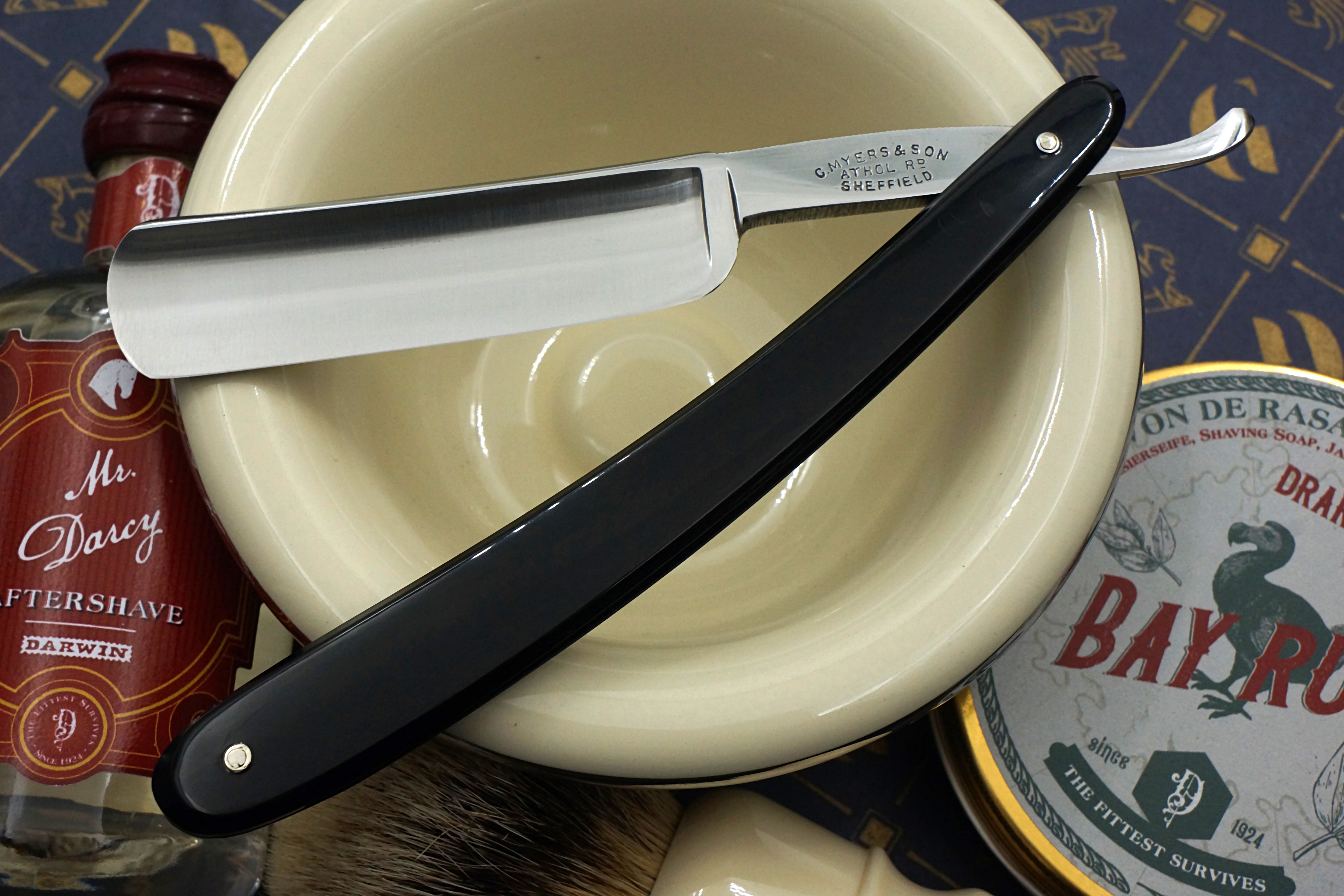 Wade &amp; Butcher „Bow Razor“ 11/16 Zoll breit – komplett restauriertes Sheffield-Rasiermesser mit Hornskalierung – bereit zur Rasur