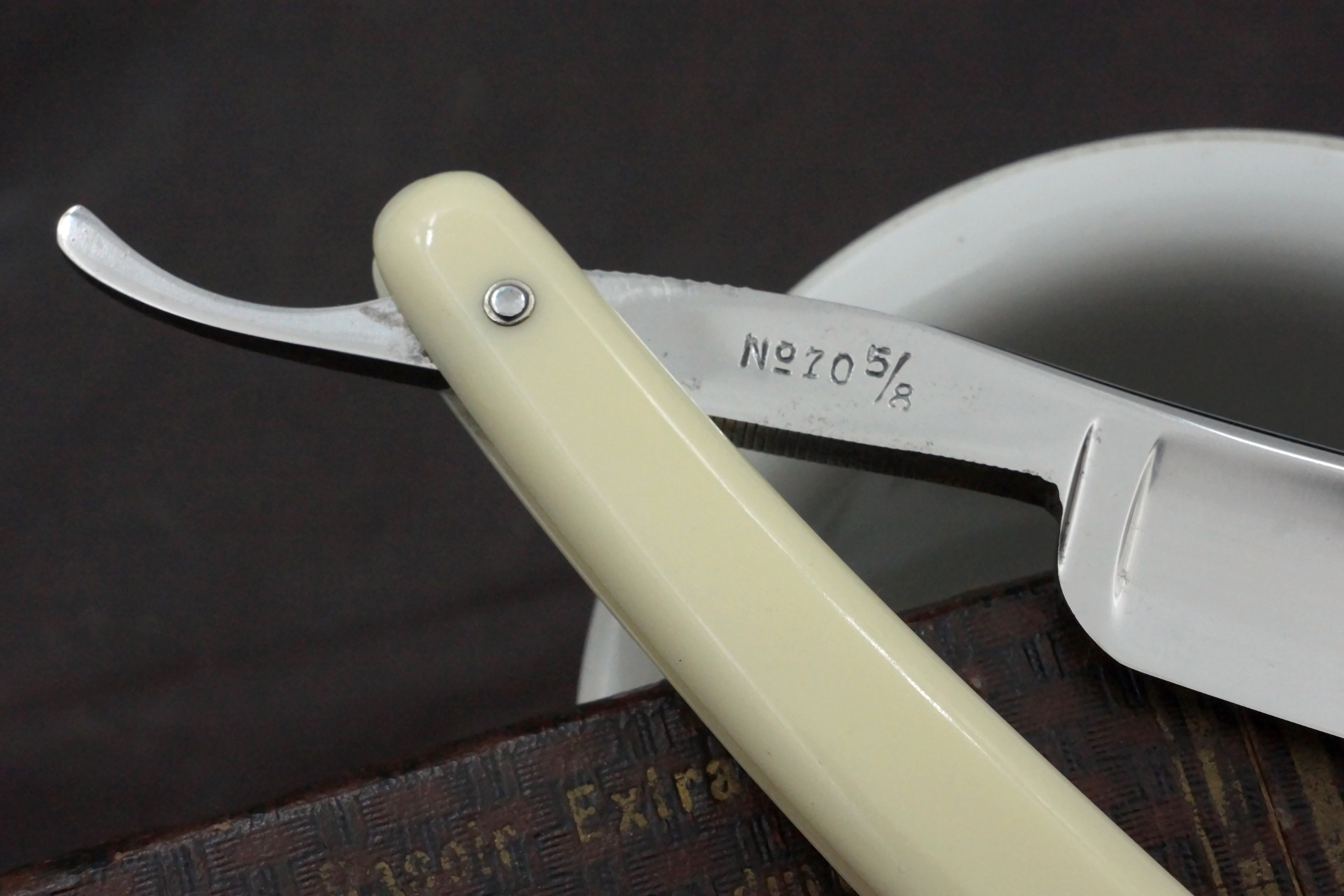 Le Jaguar 11/16 Full Hollow Blade - Excellent Restored Vintage French Straight Razor - Shave Ready