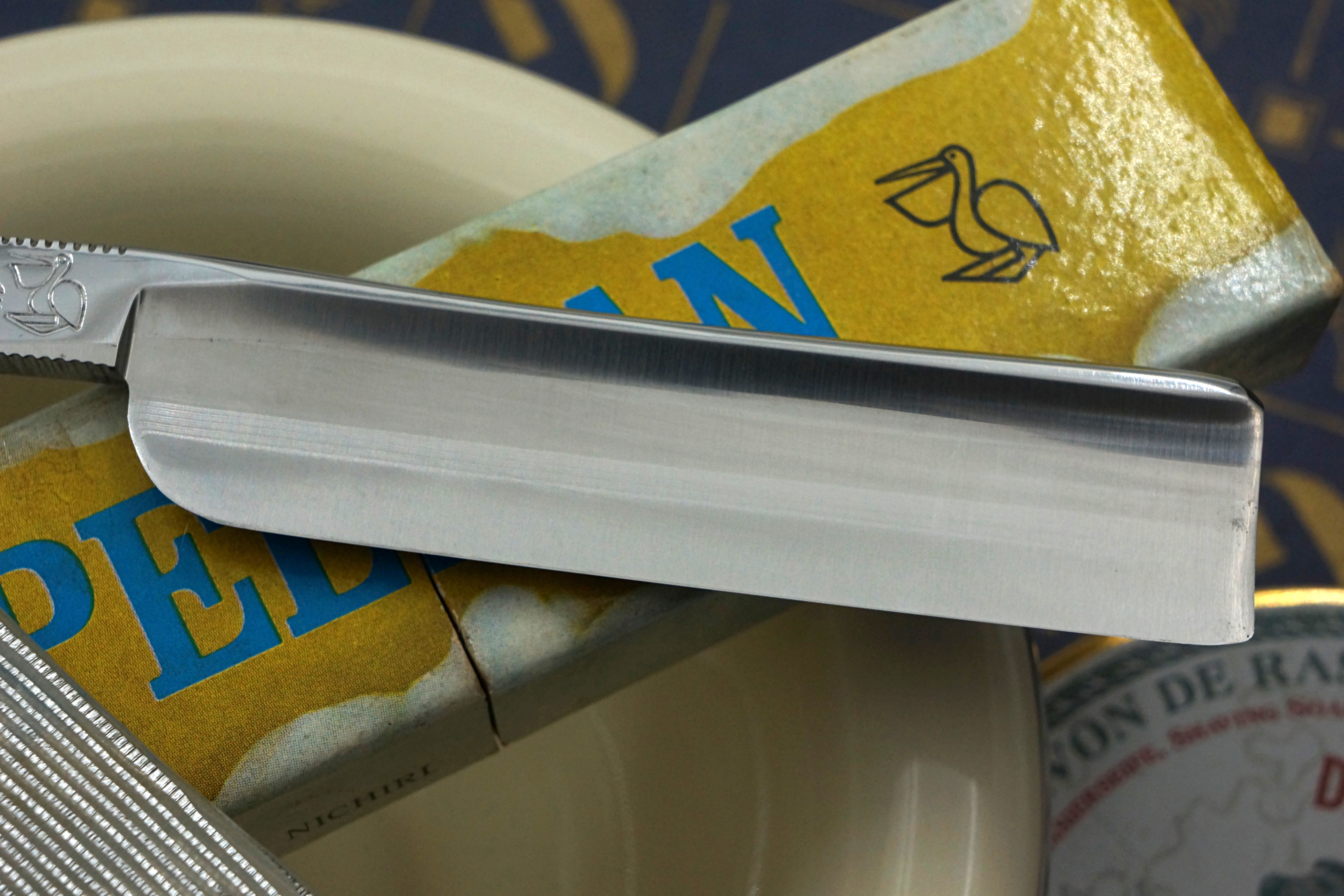 King Pelican No. 25 - 6/8 Full Holow Very Fancy Vintage Japanese Straight Razor - Shave Ready