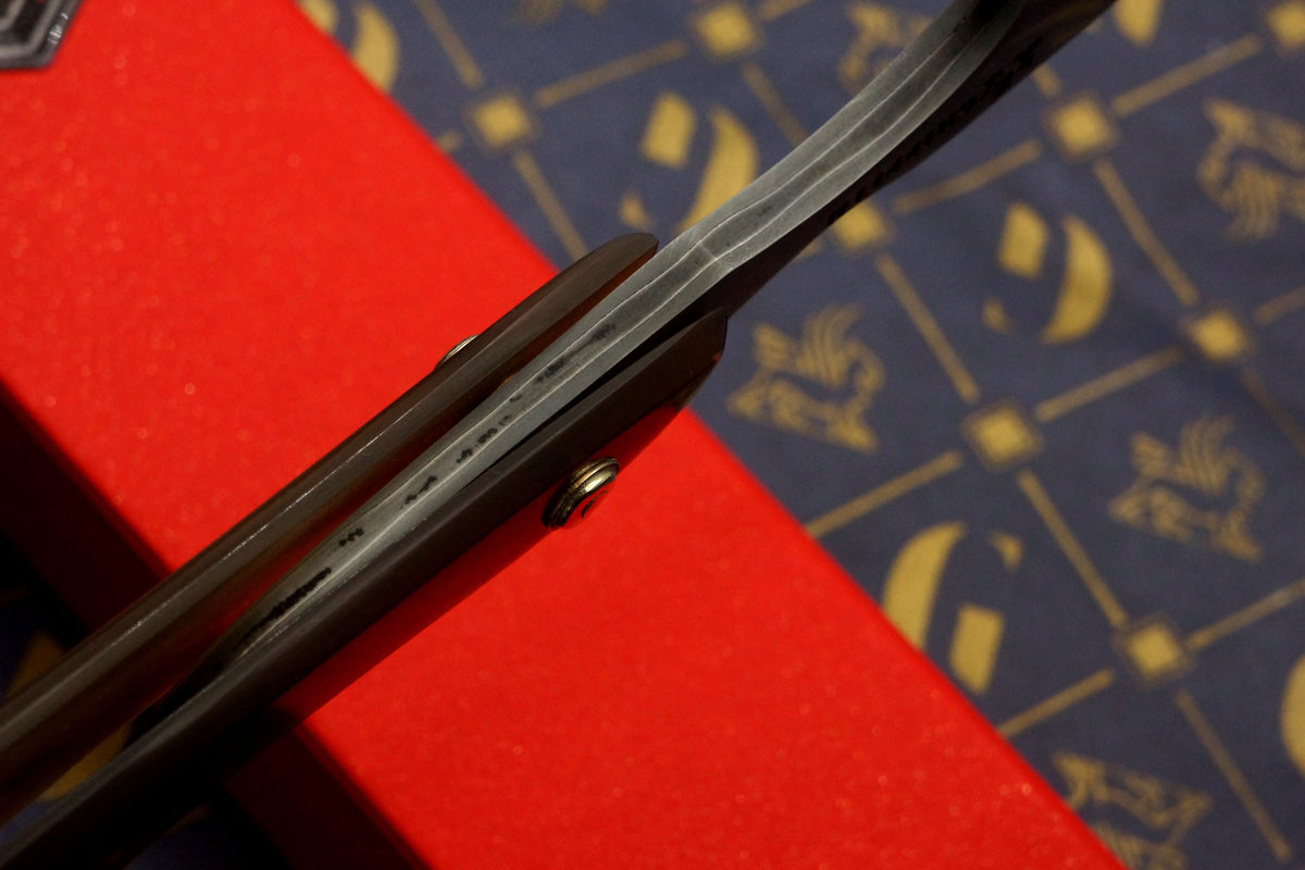 Griffith 7/8 Blue Steel & Stainless San Mai Quarter Hollow - Horn Scales Artisan Straight Razor