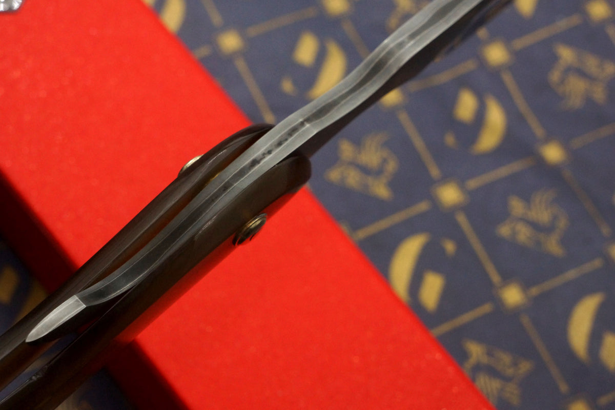 Griffith 7/8 Blue Steel & Stainless San Mai Quarter Hollow - Horn Scales Artisan Straight Razor